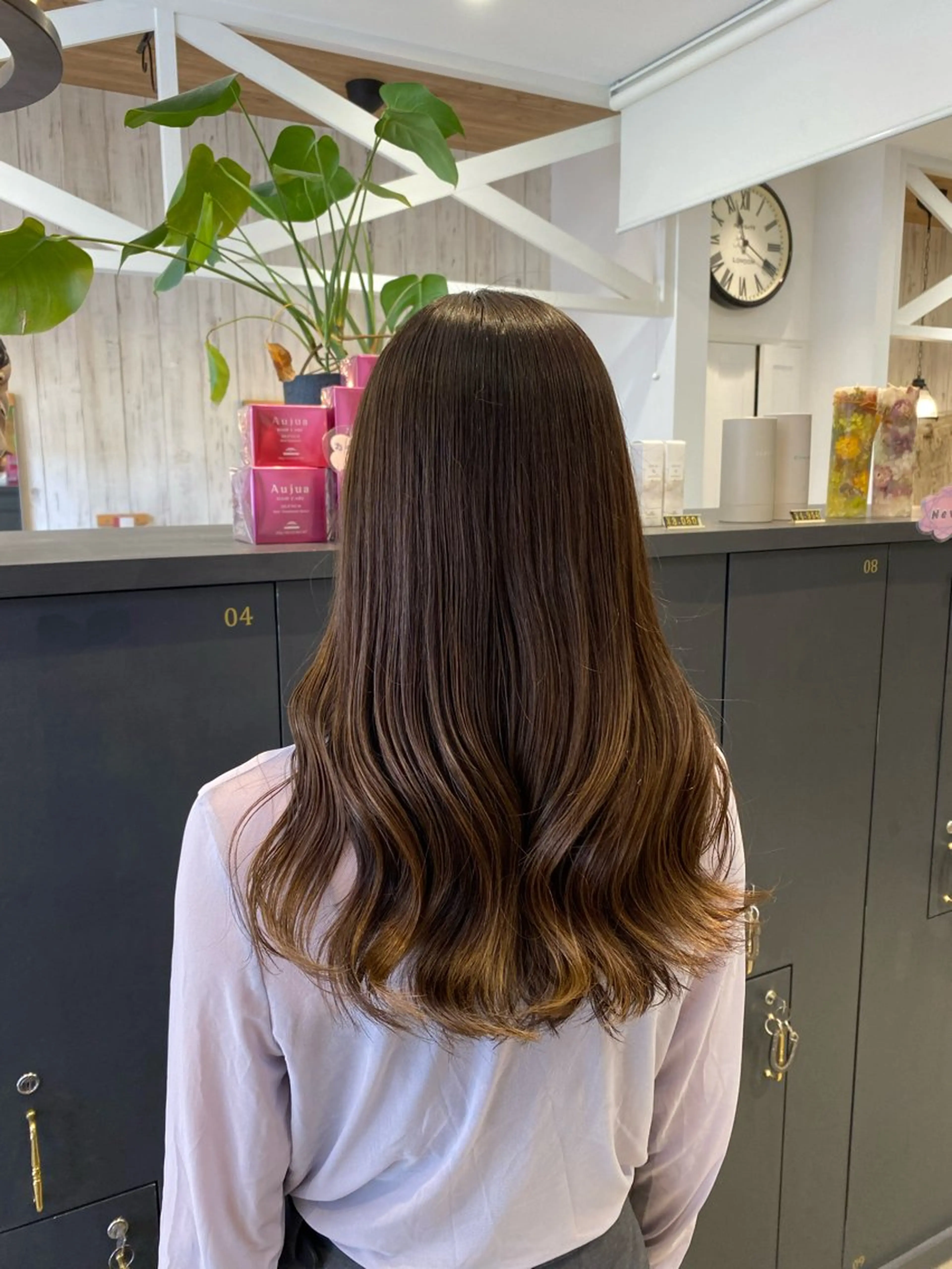 ロング カラー ベージュカラー 柴田 枝利子のヘアスタイル