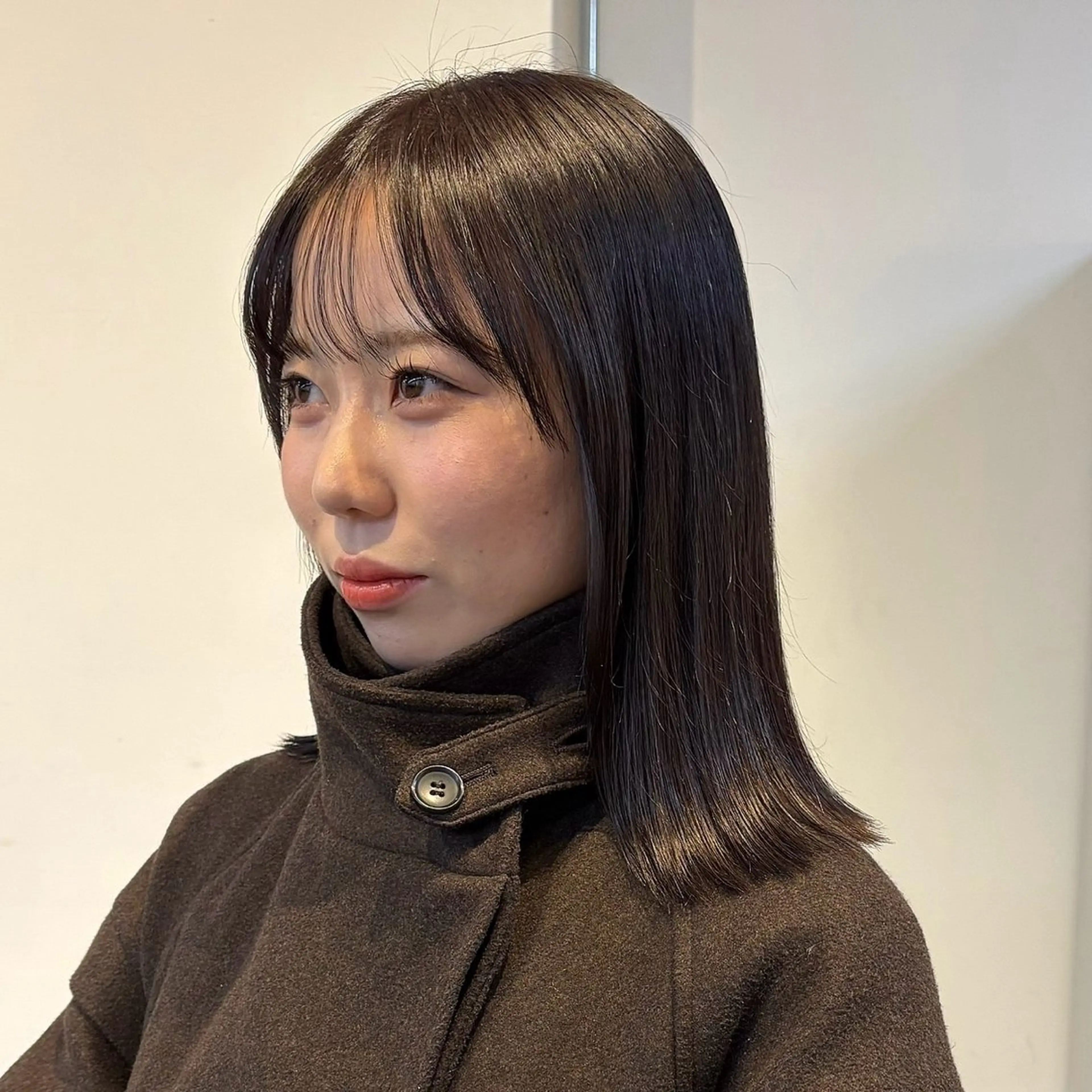 ミディアム カラー カット ヘアカラー トリートメント mina / 透明感ベージュカラーのヘアスタイル