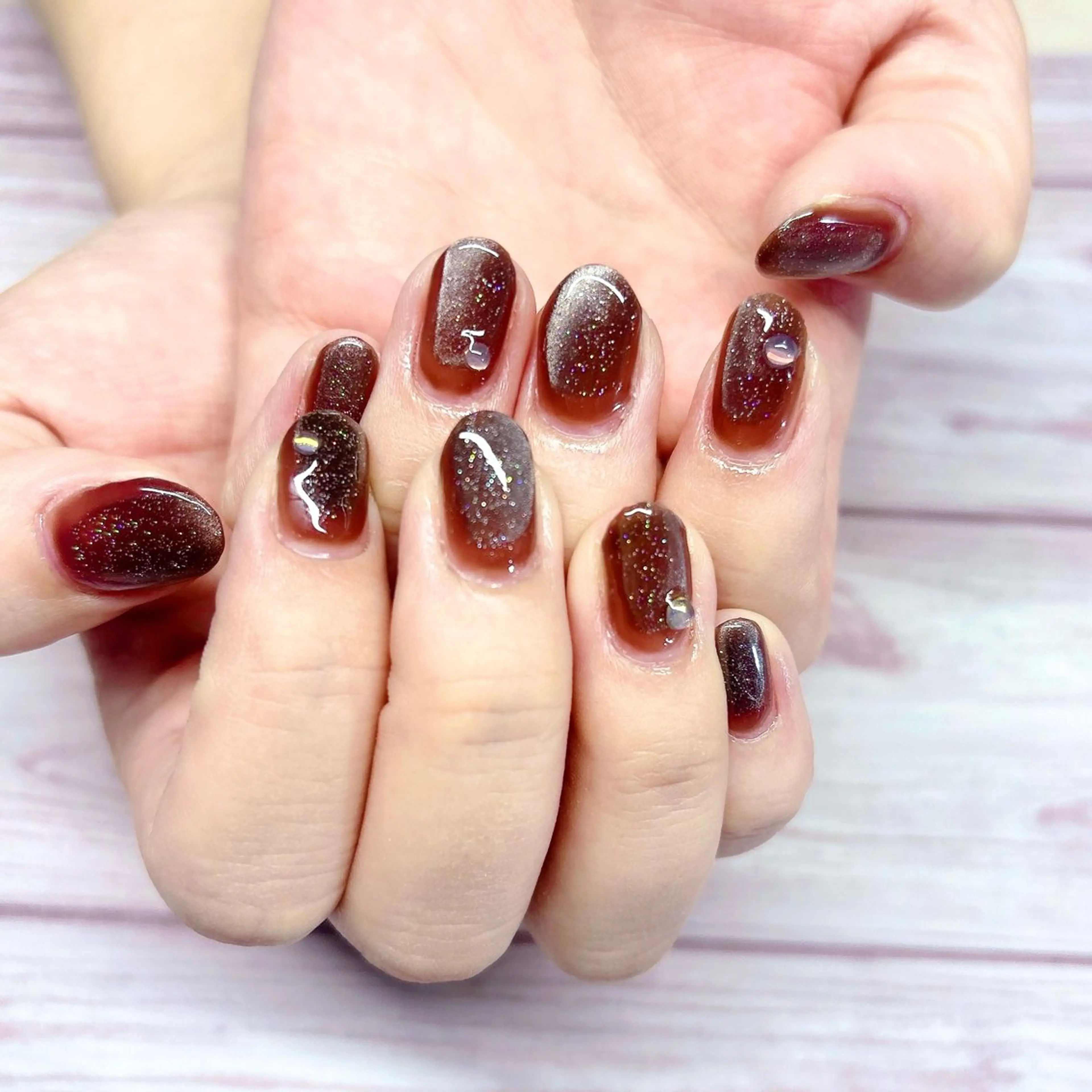 ネイル ブラウン マグネットネイル MYu Beauty Salon  MAIのネイルデザイン