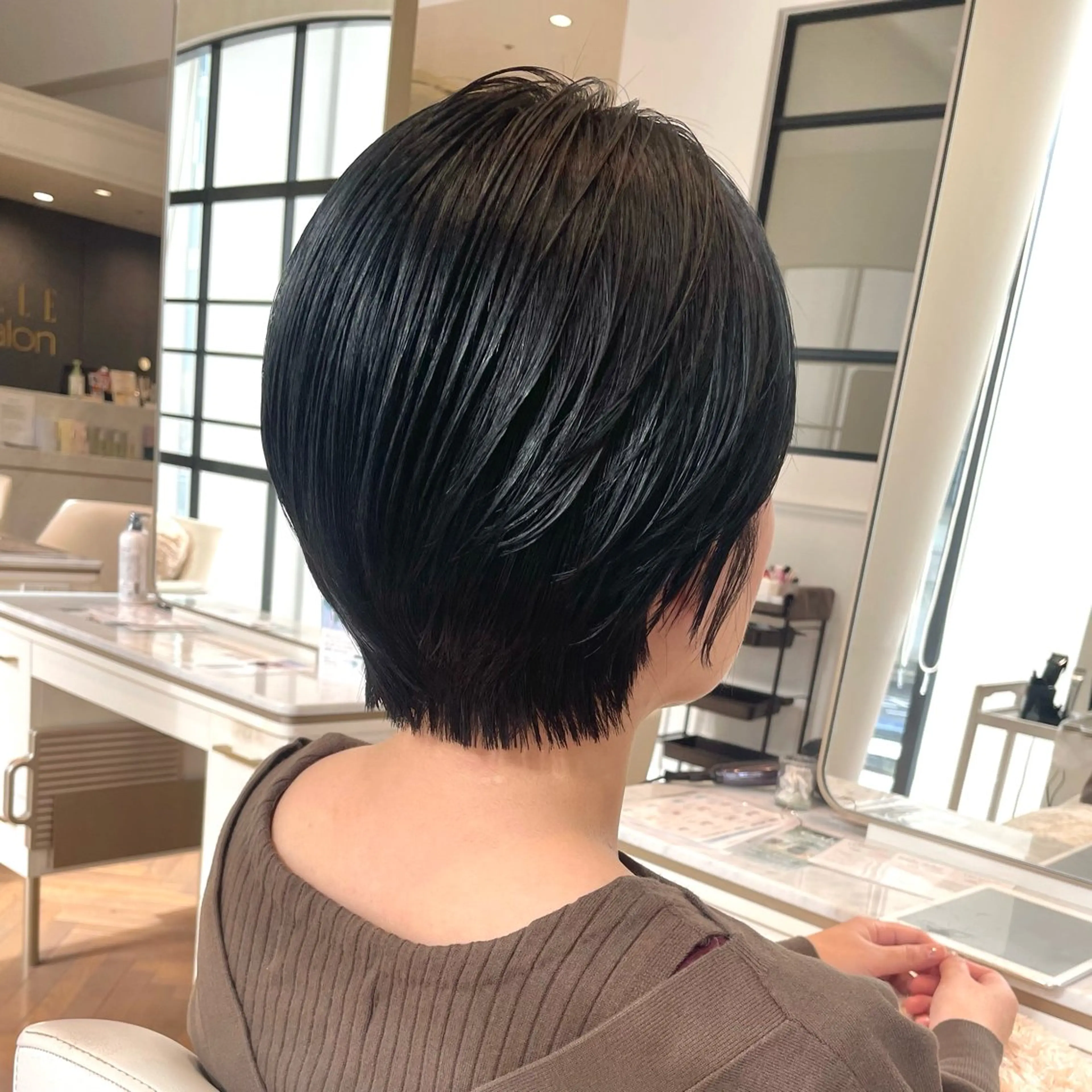 ショート ELLE salon サエのヘアスタイル