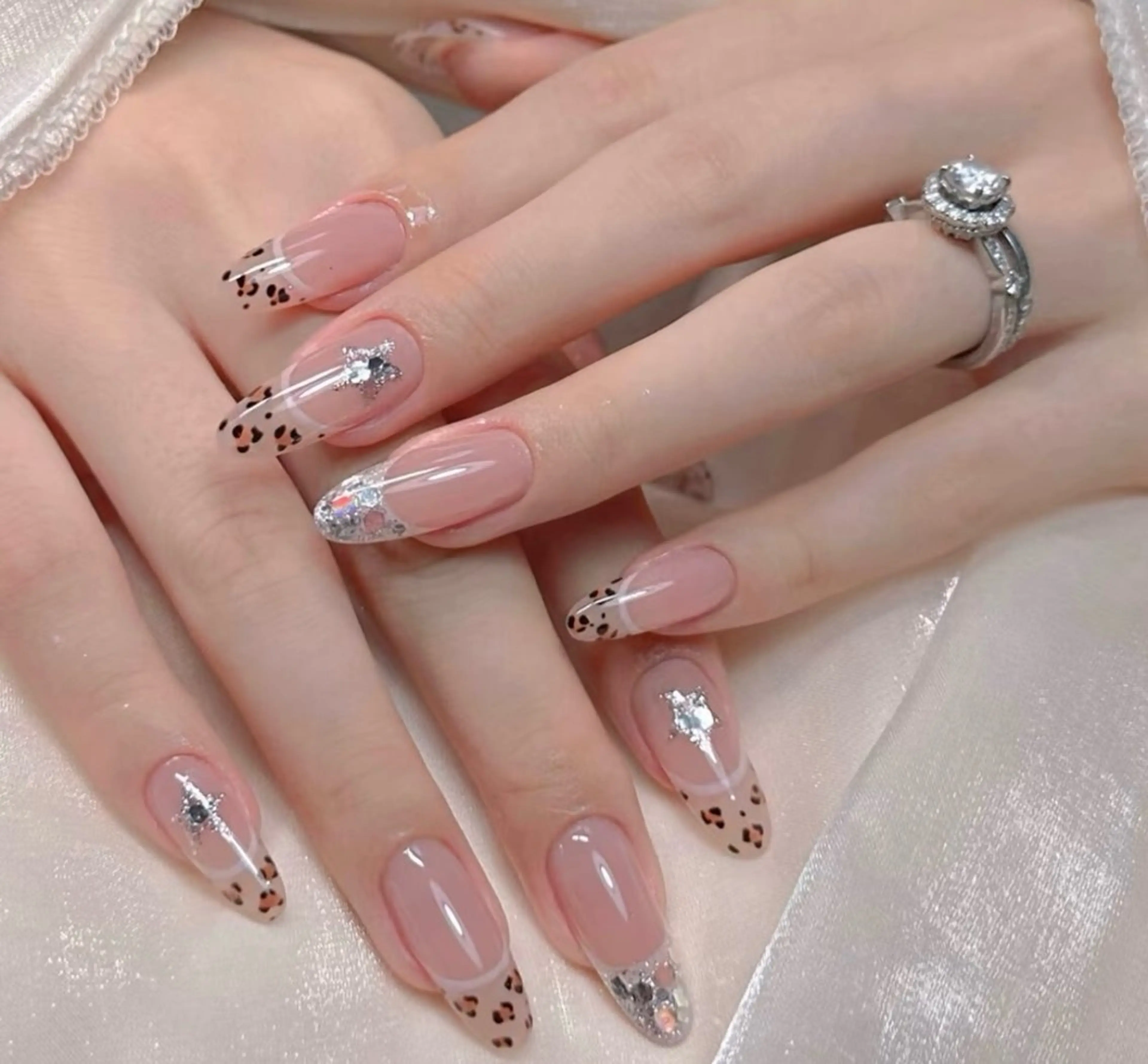 ネイル チークネイル 長さ出し フラワーネイル フレンチネイル ガーリー SunNail池袋駅 ワンホンネイルのネイルデザイン