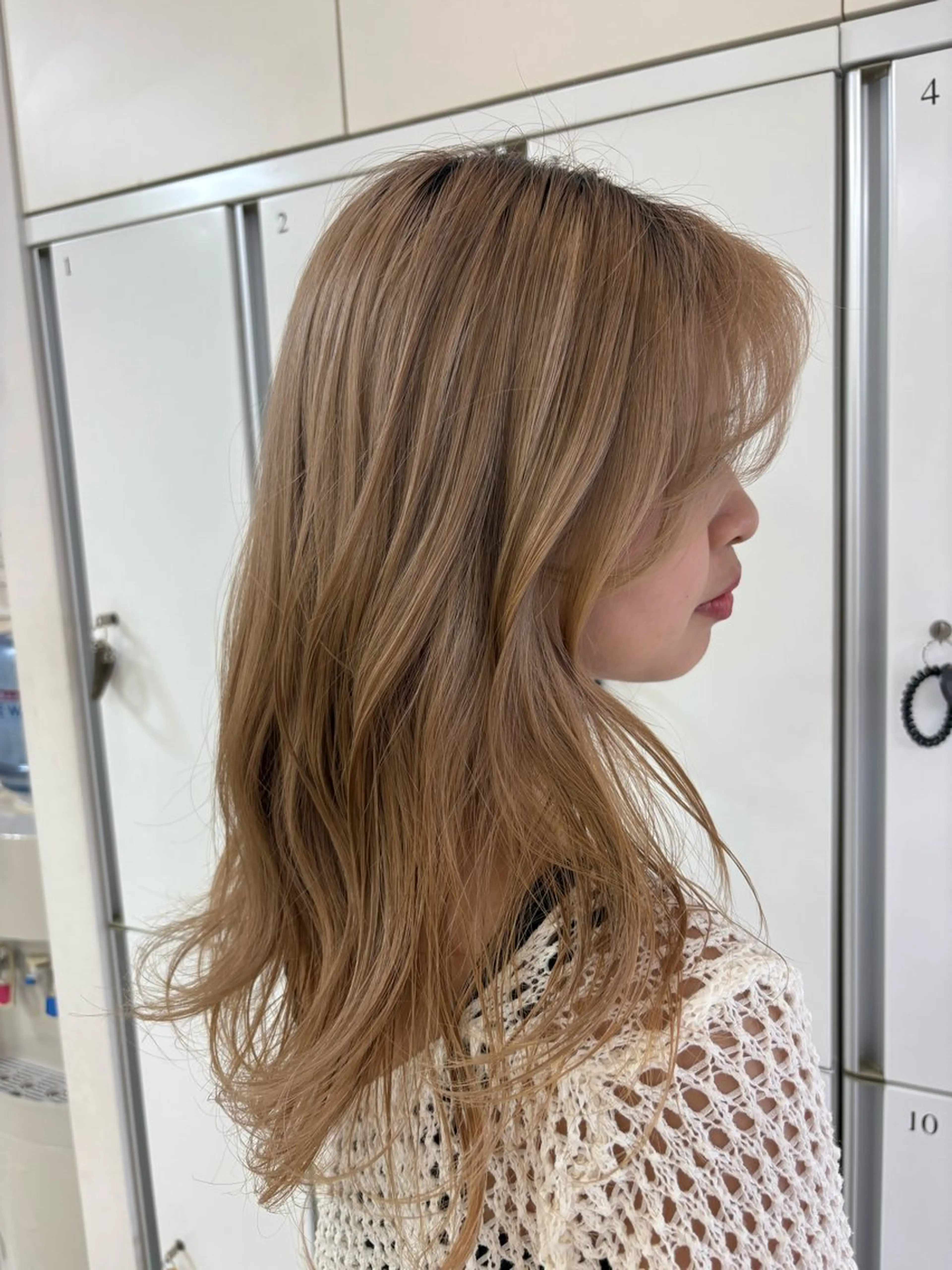 セミロング 顔まわりレイヤー 顔周りカット 外国人風カラー ハイライト レイヤーカット ヘアカラー CREA渋沢 モデル募集🌺アイナのヘアスタイル