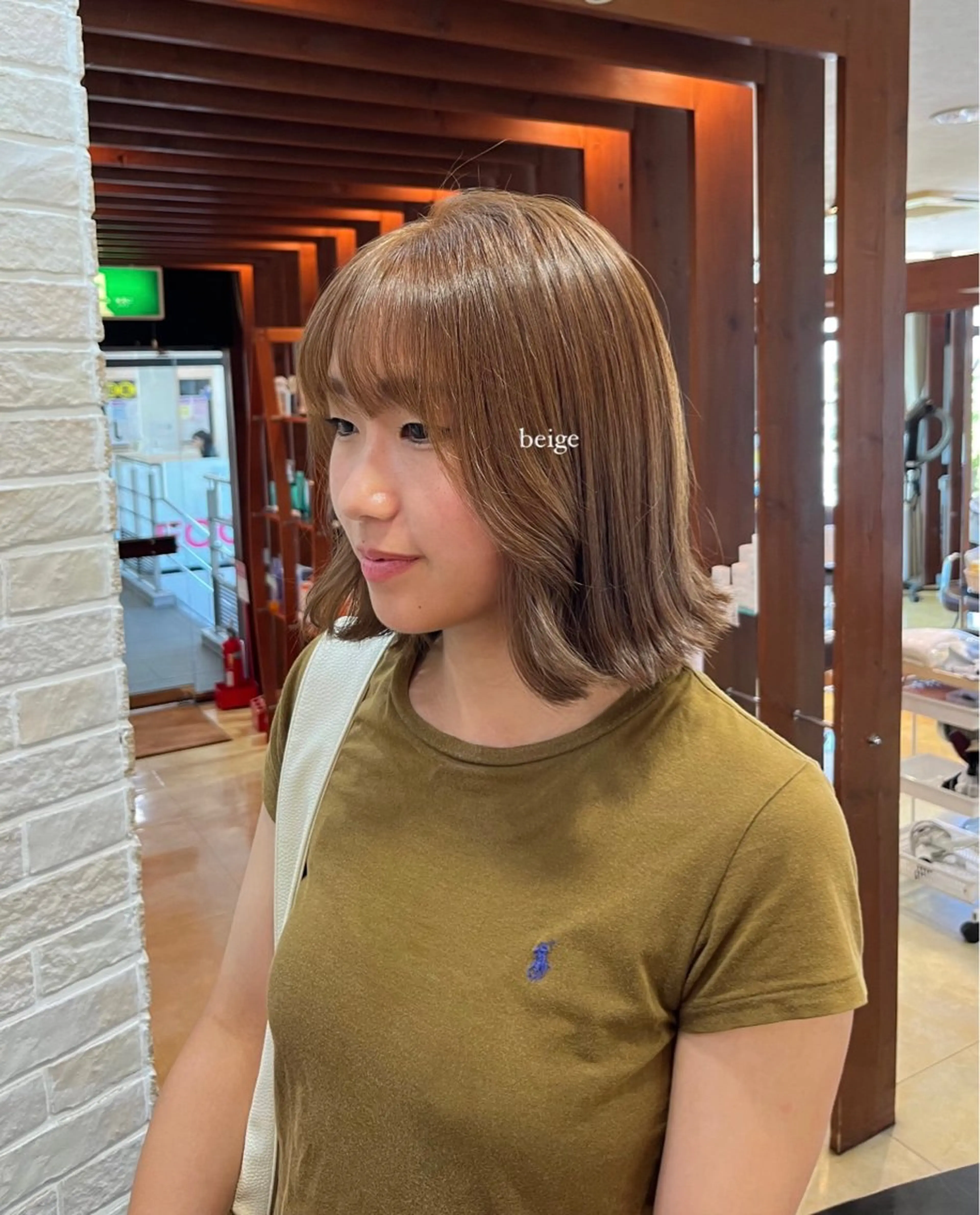 ミディアム カラー 大野 桃果のヘアスタイル