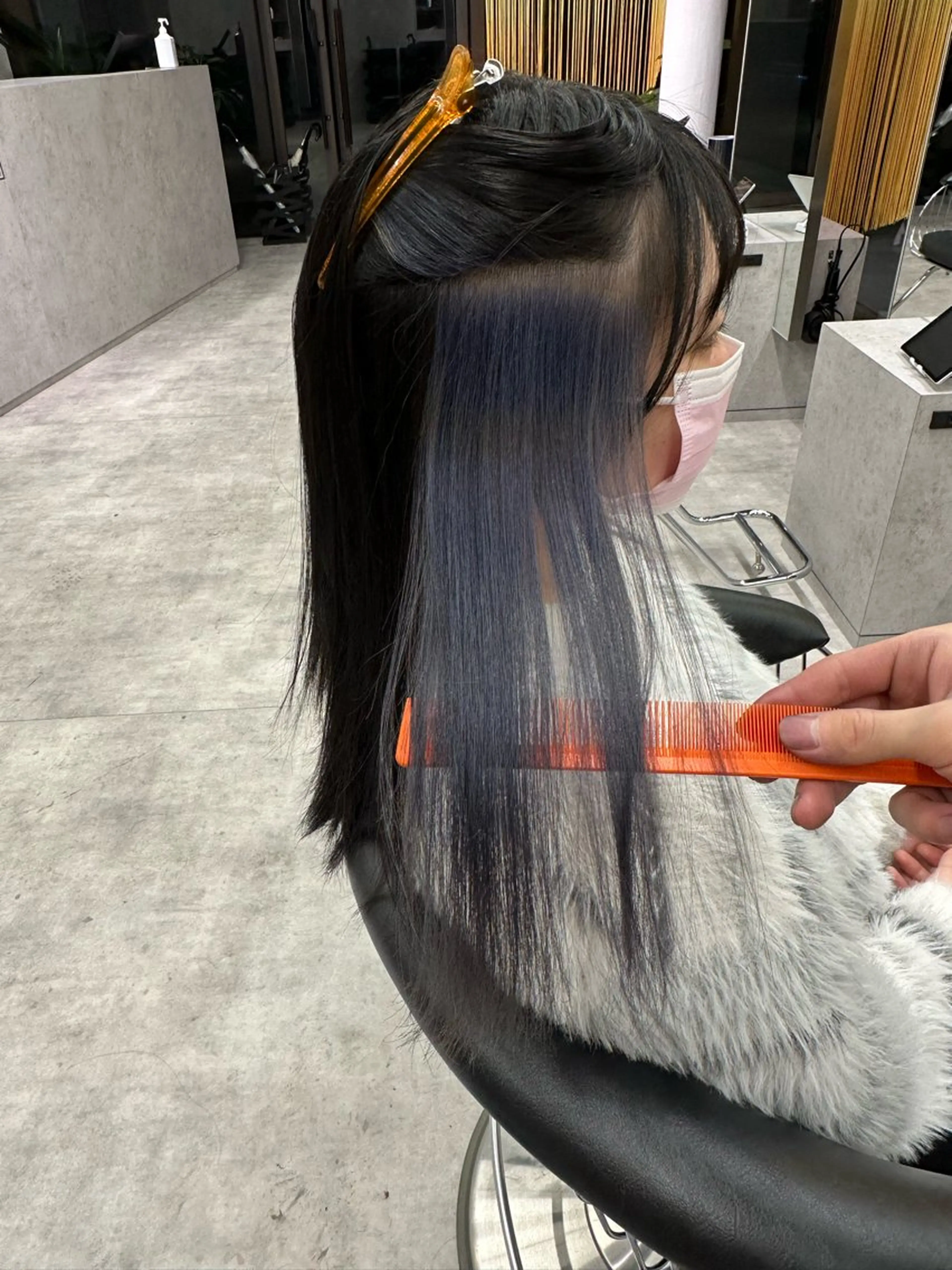 ロング カラー ブリーチ ブルーカラー インナーカラー ネイビーカラー fullbloom hair&spa所属・DAIKIベージュ 🍂レイヤーカットのヘアスタイル