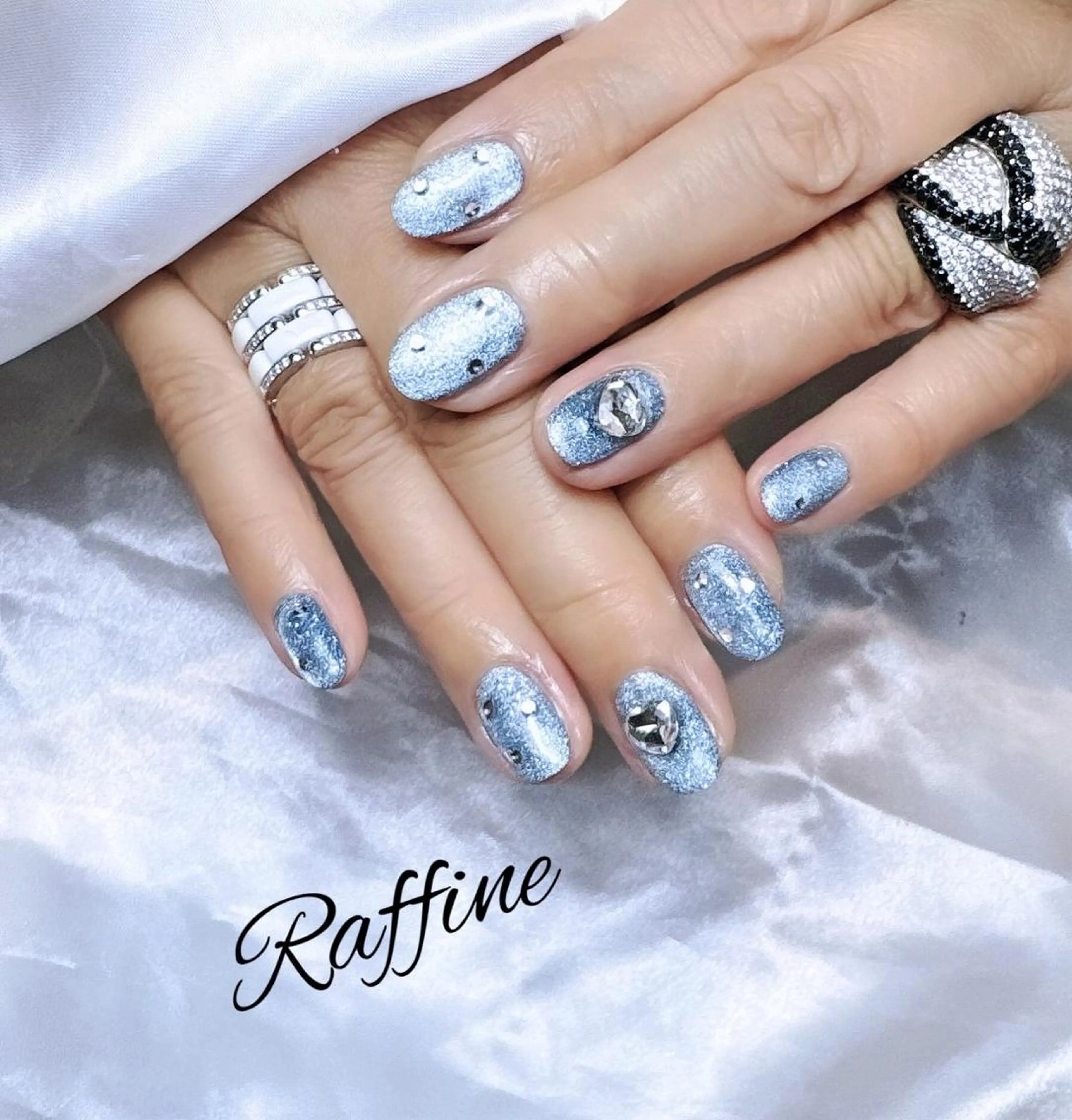 ネイル ブルー ハンドネイル RAFFINE haru🦋🩵のネイルデザイン