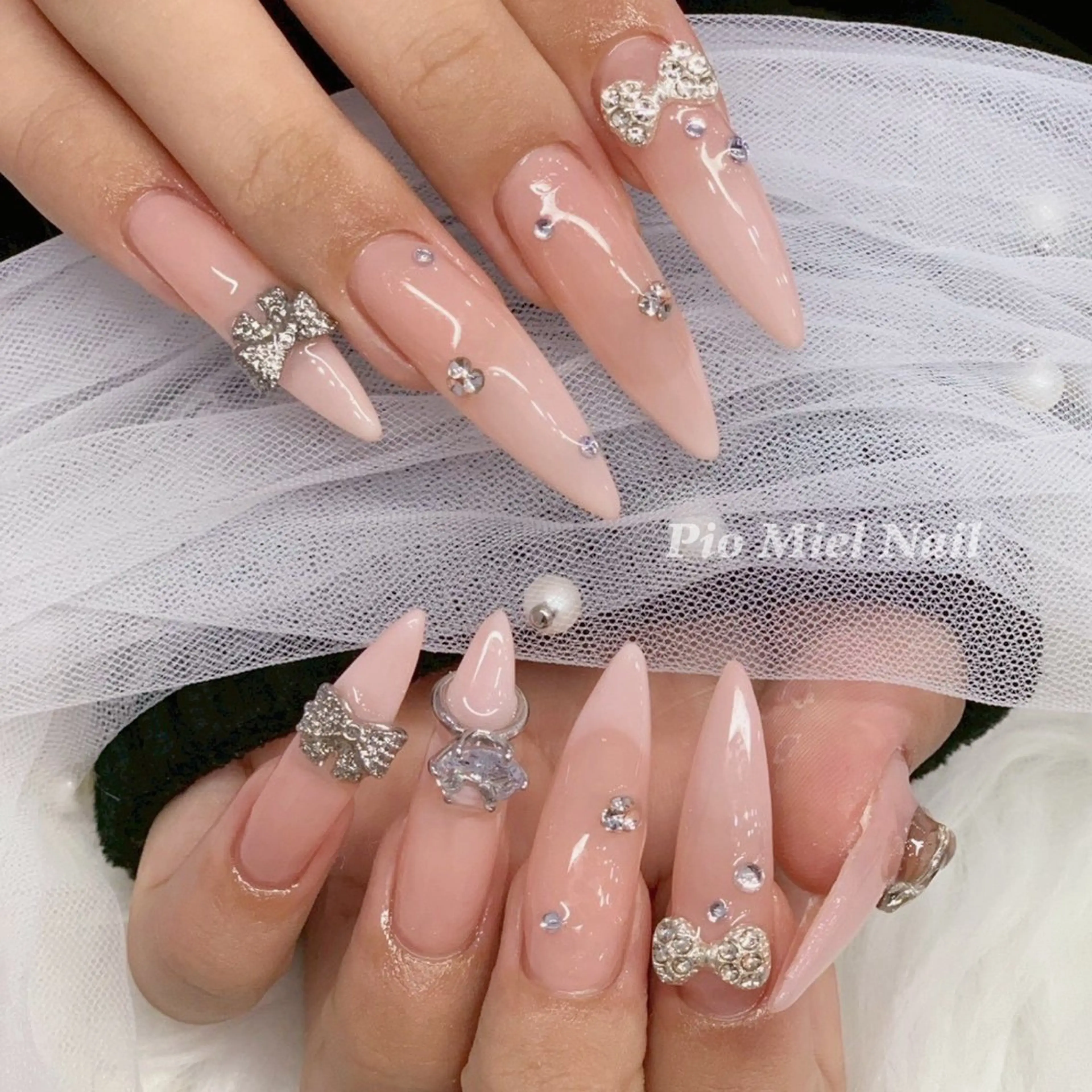 ネイル アートネイル 長さ出し ジェルネイル ガーリー 韓国ネイル ハンドネイル momo 長さだしのネイルデザイン