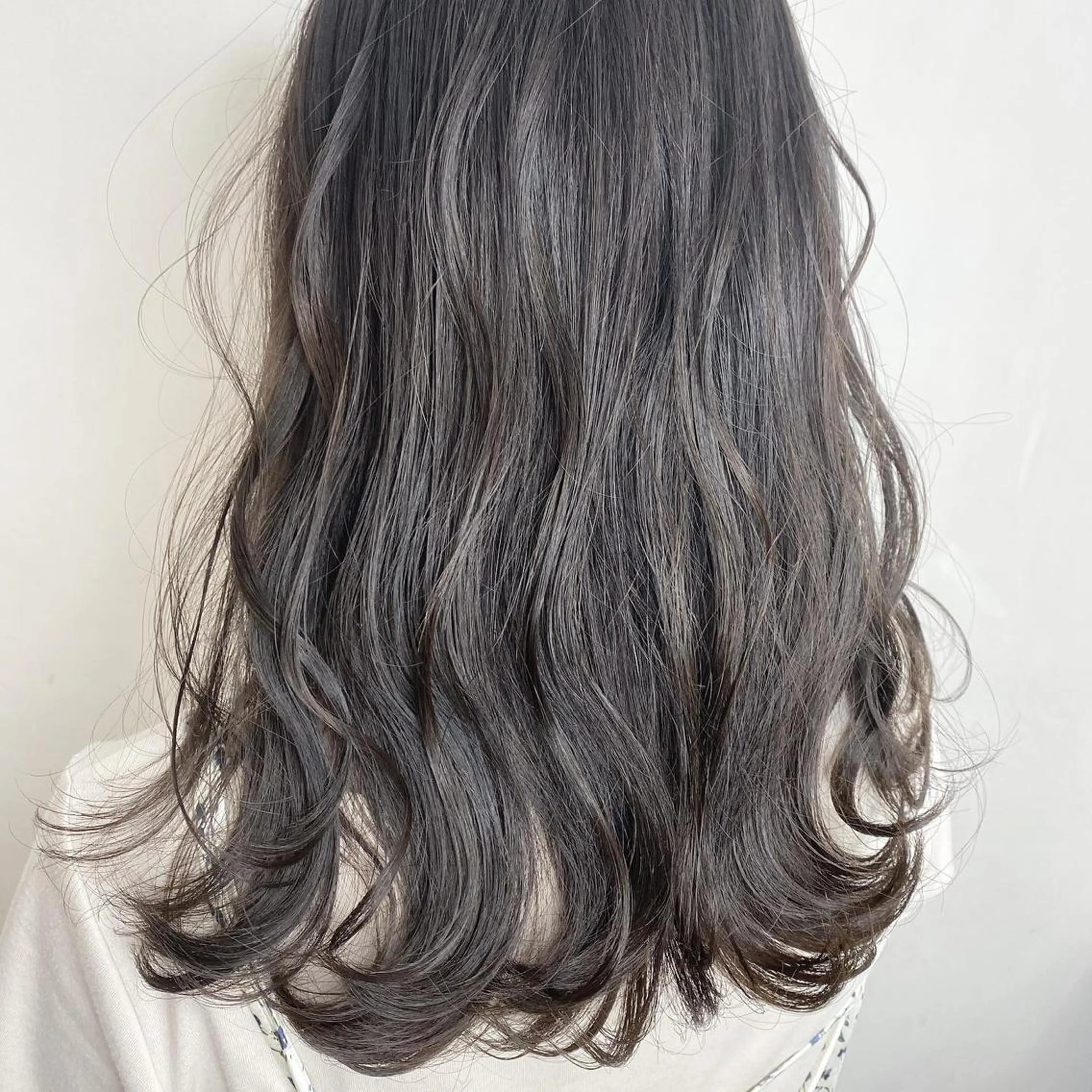 セミロング カラー エリアマネージャー 復活の大澤竜馬のヘアスタイル