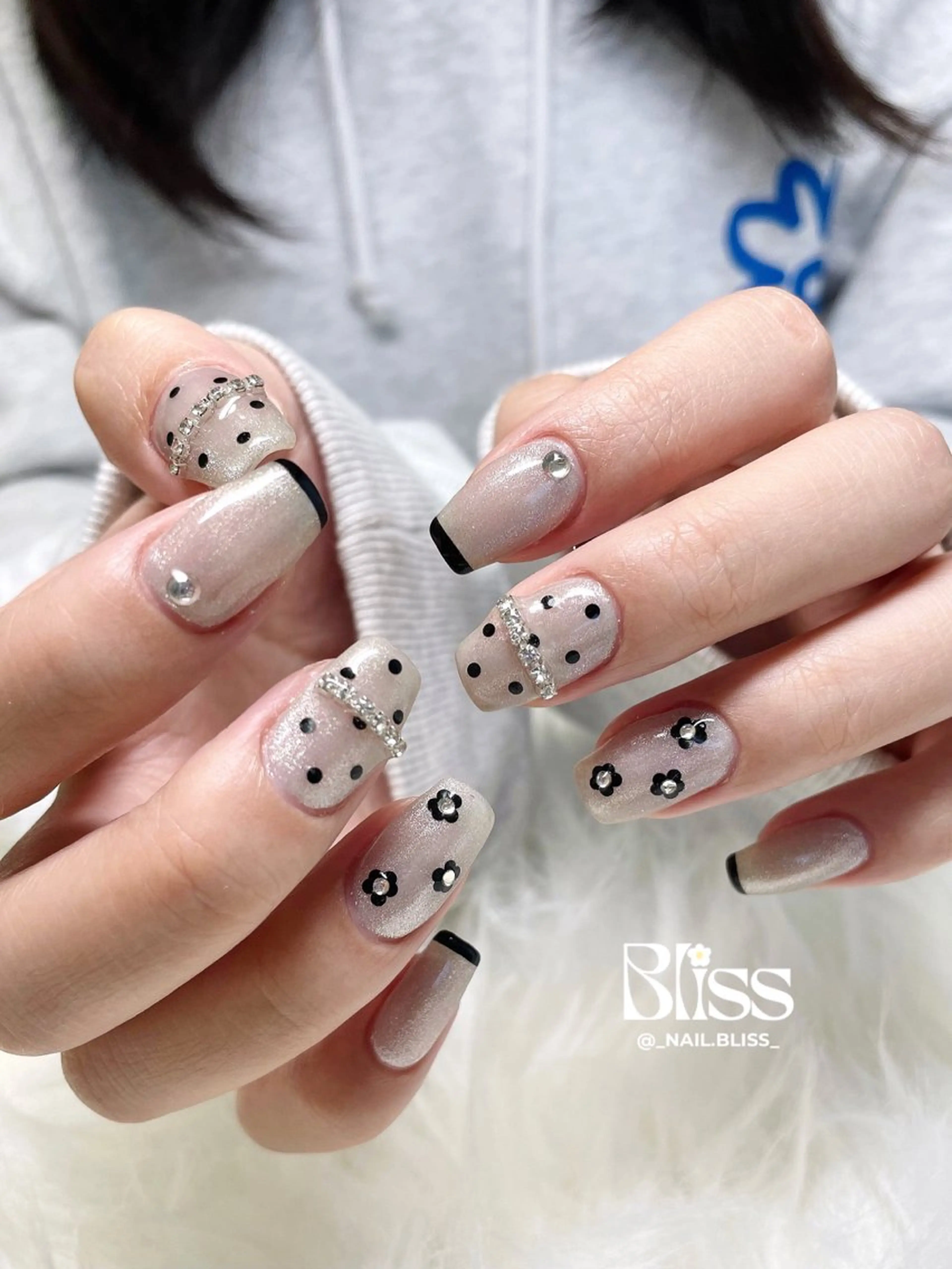 ネイル ガーリー マグネットネイル 持ち込み ハンドネイル NAIL BLISSのネイルデザイン