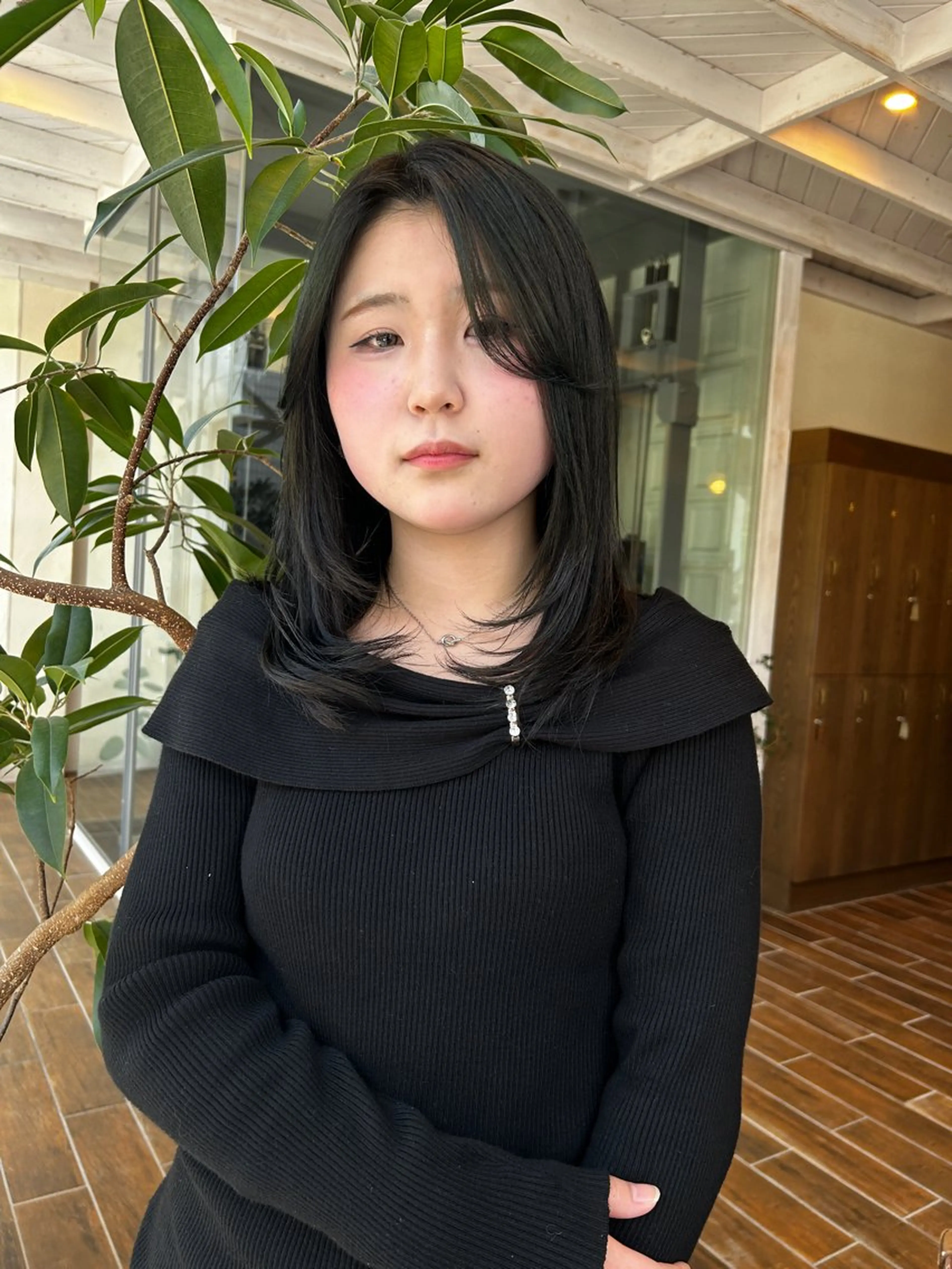 ミディアム カラー ミディアムパーマ 髪質改善 韓国風ヘア 縮毛矯正 カット ヘアカラー 西 優衣奈のヘアスタイル