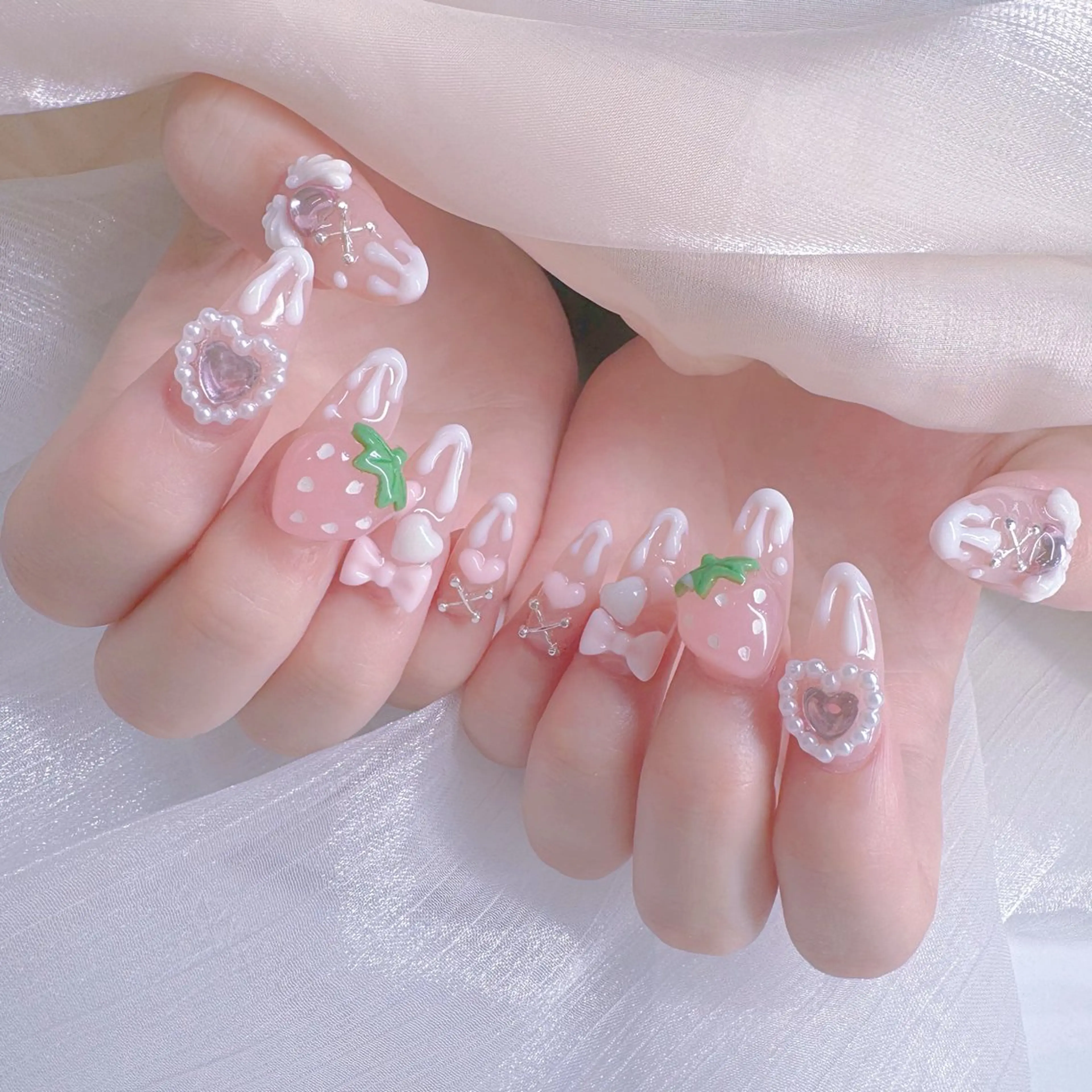 ネイル オーロラネイル フレンチネイル ハート 韓国ネイル レース ハンドネイル Melody Nail所属・Melody 3D/スカルプ専門店のネイルデザイン