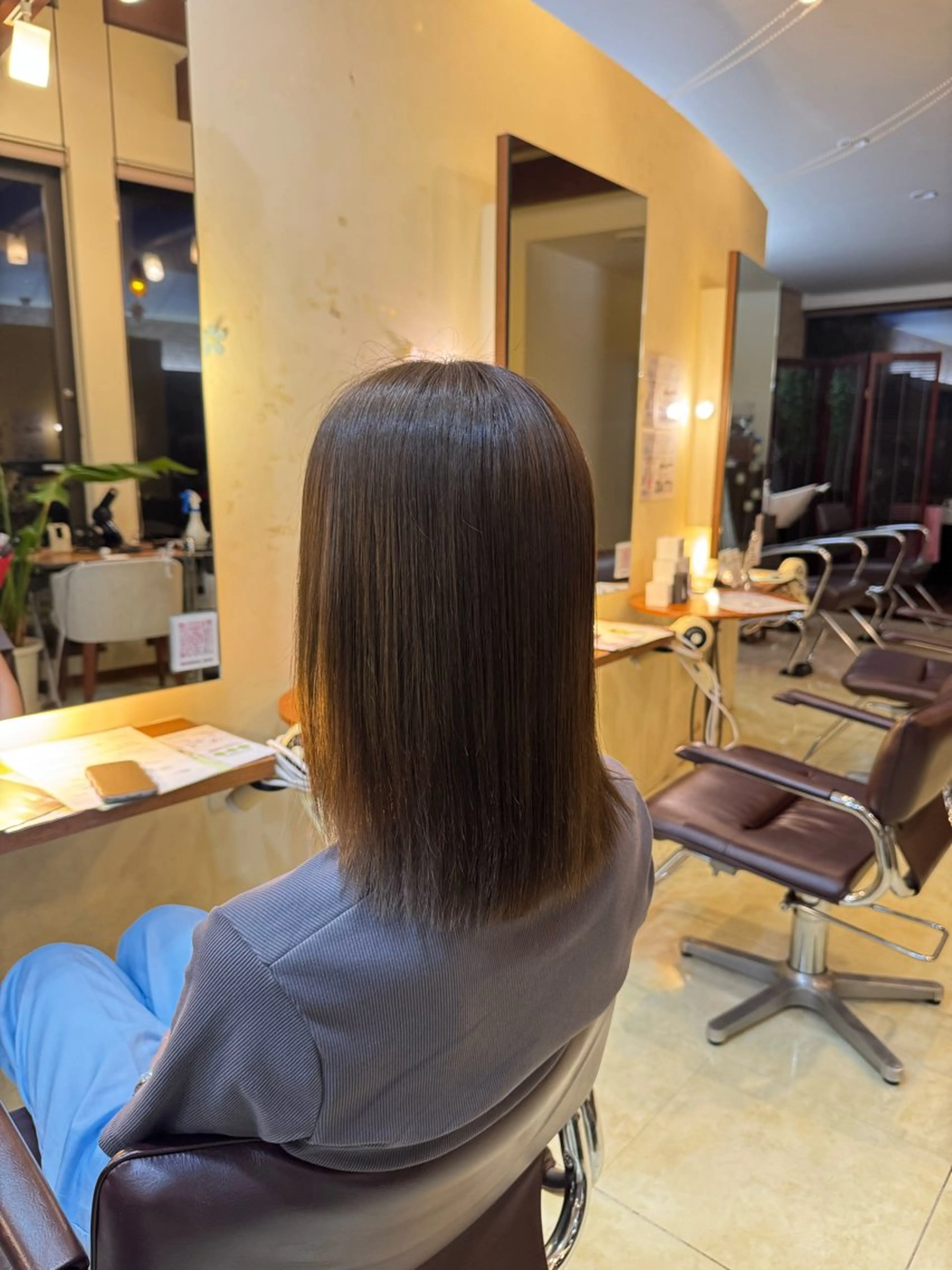 ミディアム カラー グレージュ オリーブグレージュ オリーブグレー hair&makeRIHGA所属・善方 心音のヘアスタイル