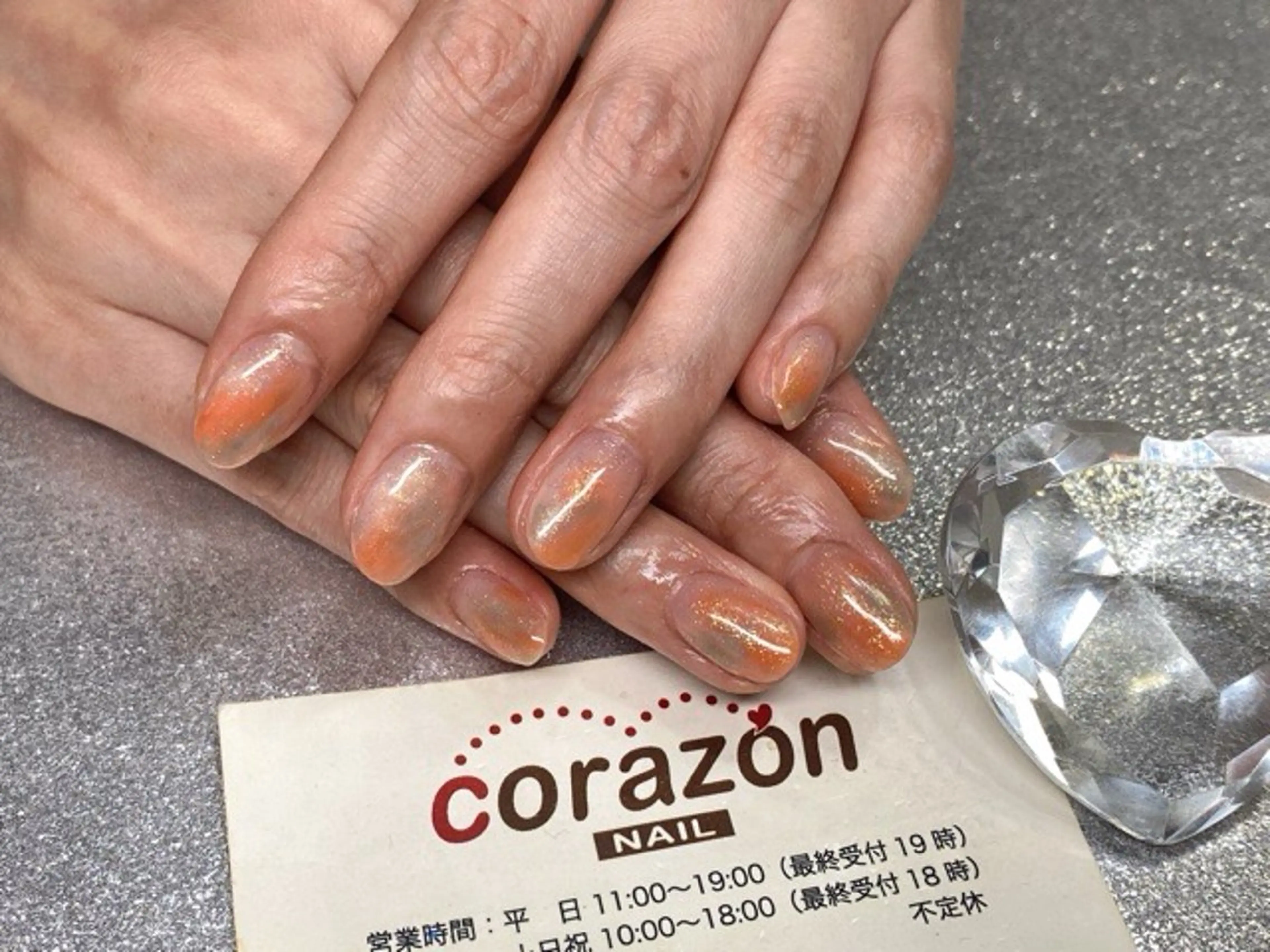 ネイル ゴールド ラメ(グリッター) 水色 ニュアンスネイル オレンジ corazon所属・ネイリスト aicoのネイルデザイン