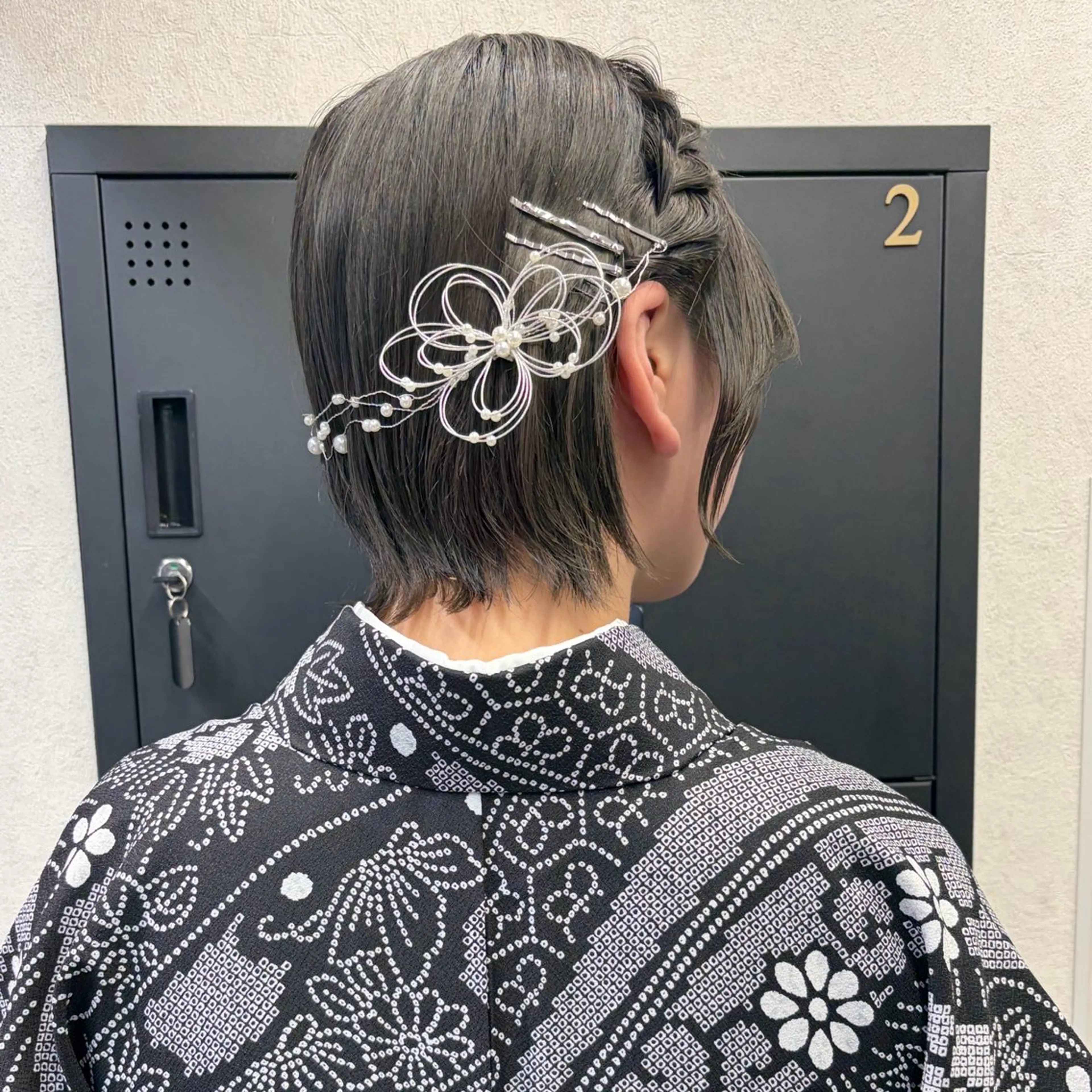 ショート ヘアアレンジ ボブ 卒業式のヘアスタイル 髪質改善 レイヤーカット 似合わせカット トリートメント 初めてのショート お任せください✂️のヘアスタイル