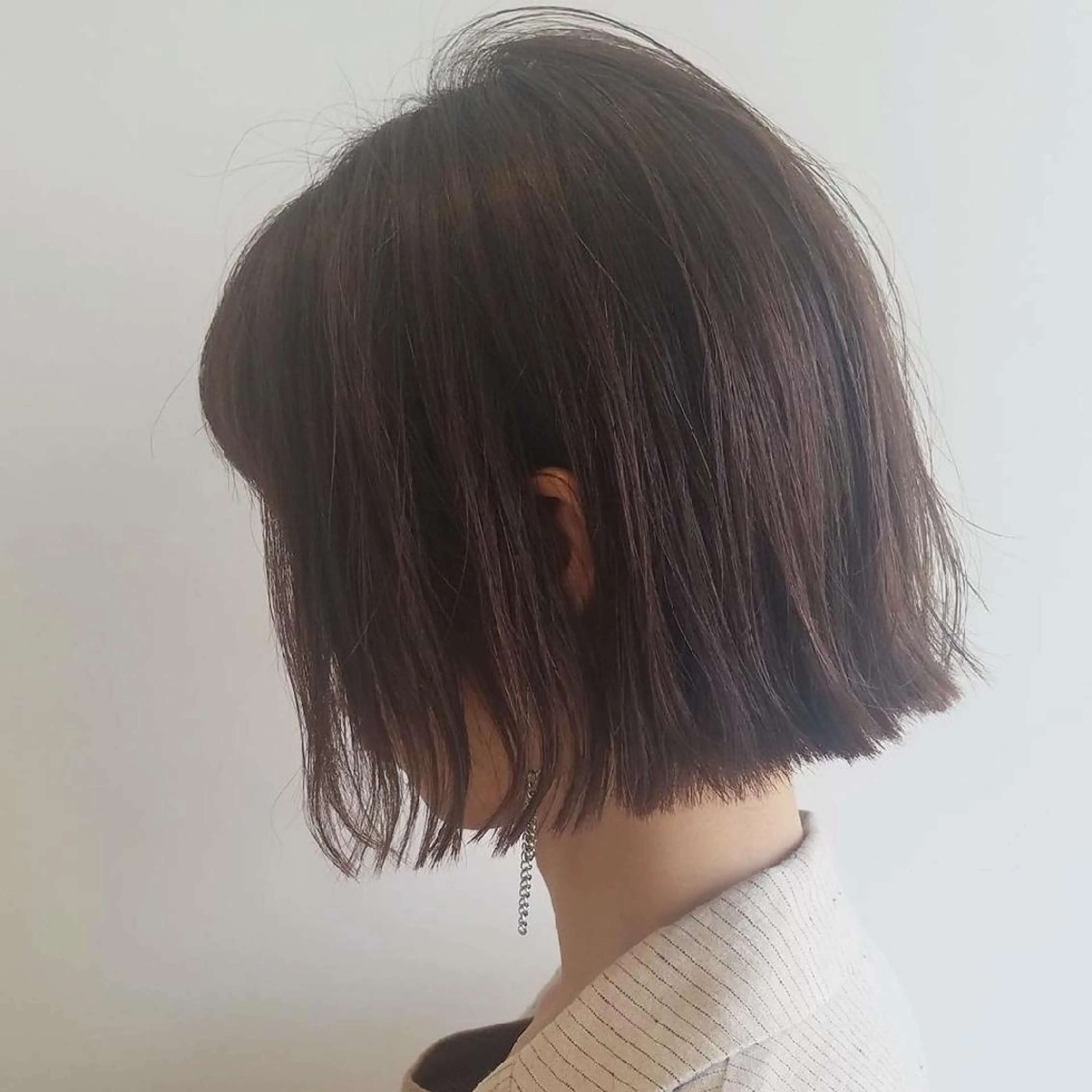 ショート カラー 切りっぱなしボブ ボブ iplus まつげ、眉毛、耳つぼのマツエク・マツパデザイン