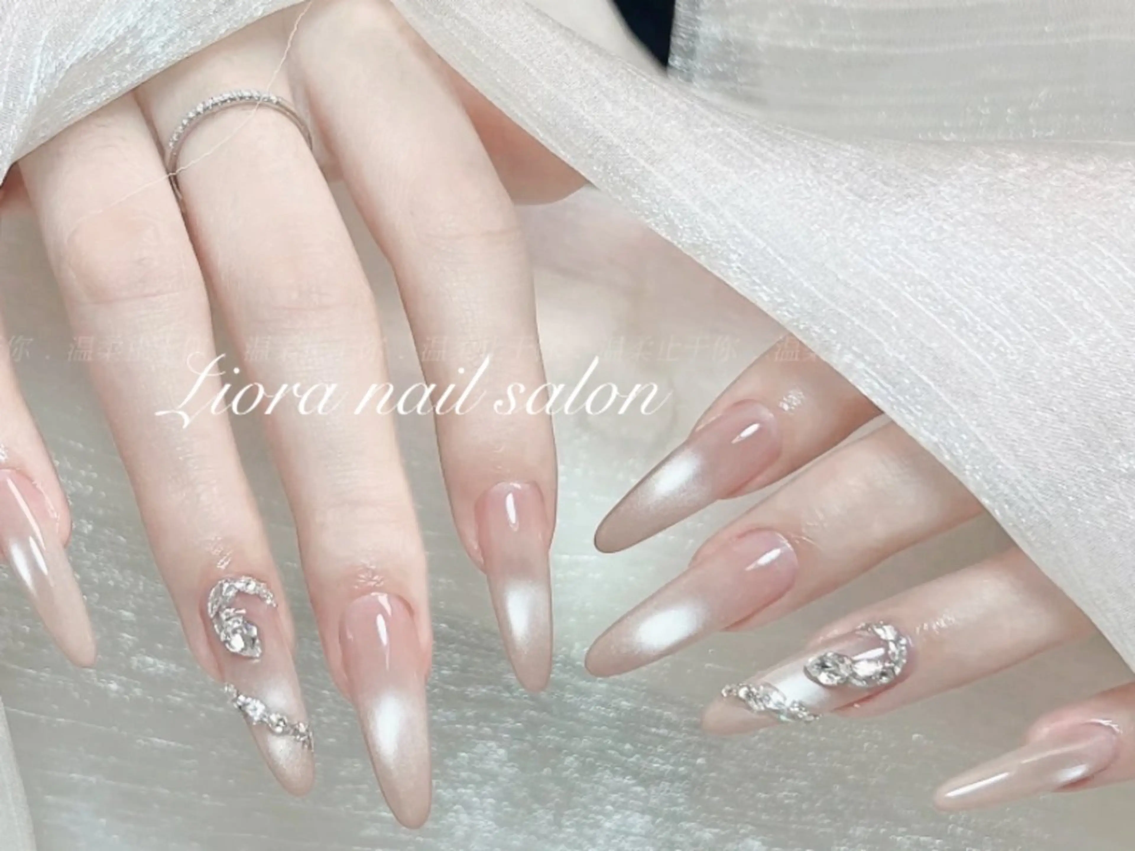 ネイル アートネイル フレンチネイル ジェルネイル ガーリー グラデーション ハンドネイル Liora nail 1のネイルデザイン