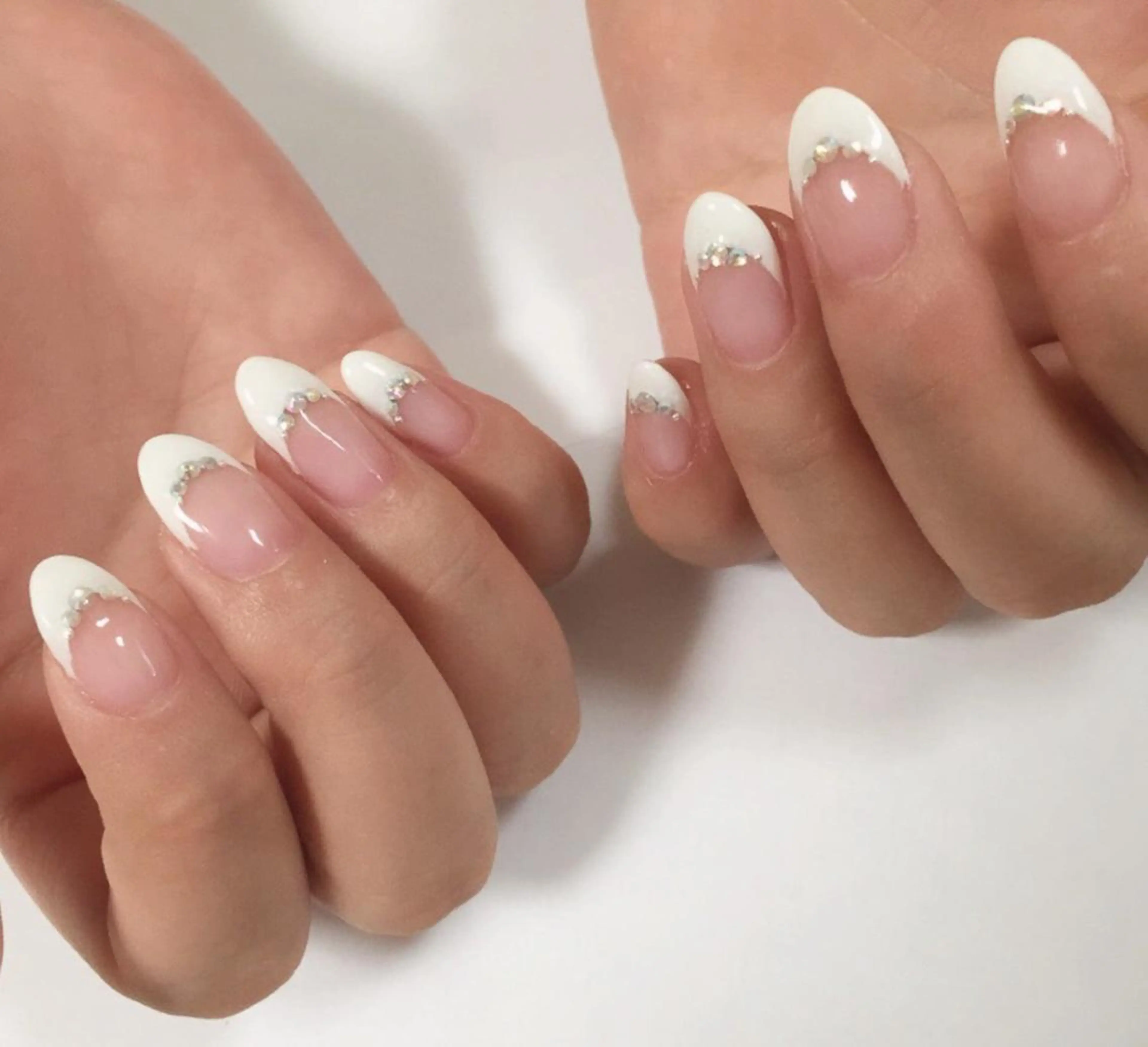 ネイル ストーンネイル 浮きにくいフィルイン ｜上品シンプルネイルのネイルデザイン