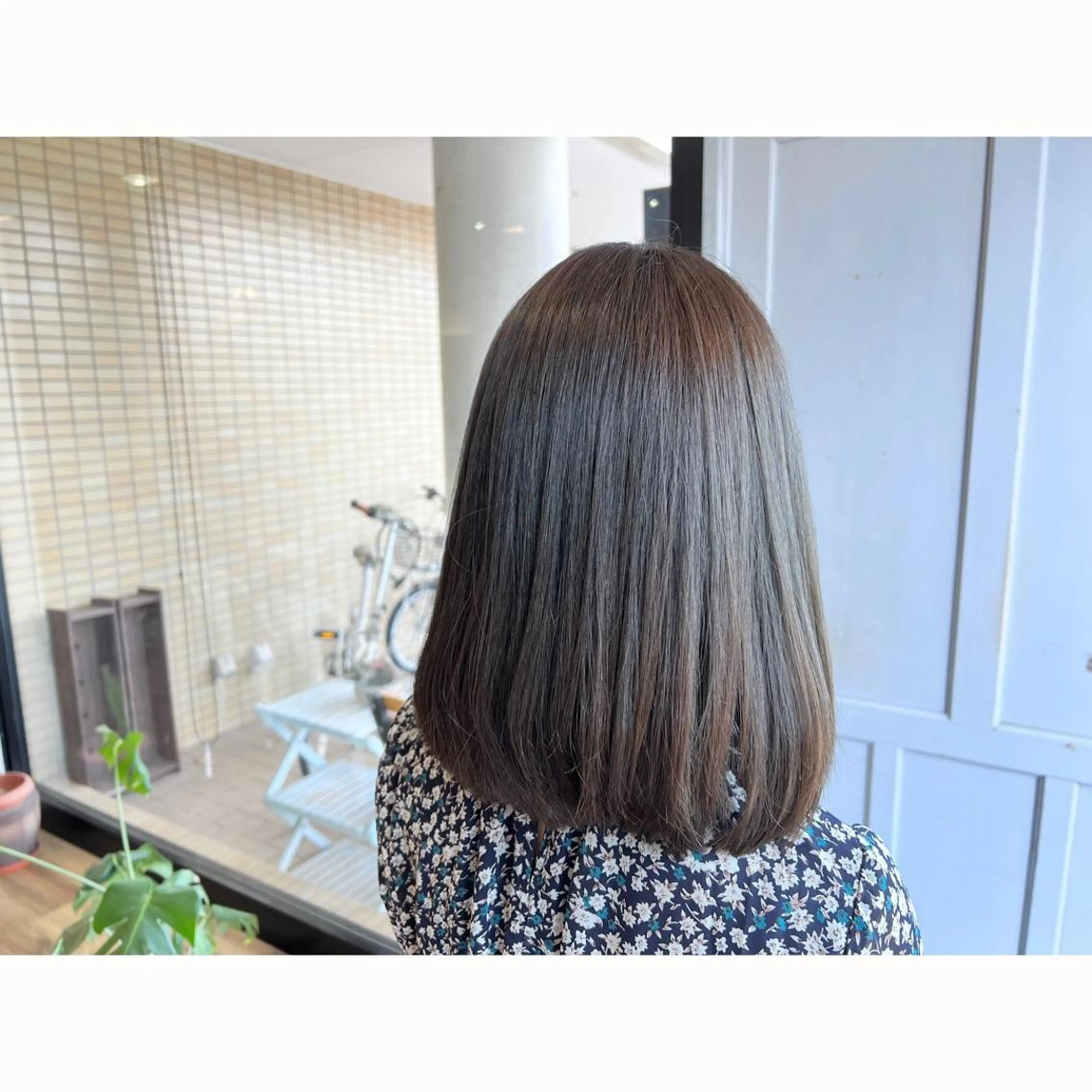 セミロング カラー グレージュ オリーブグレージュ オリーブグレー ヘアカラー トリートメント ツキダテ ユイのヘアスタイル