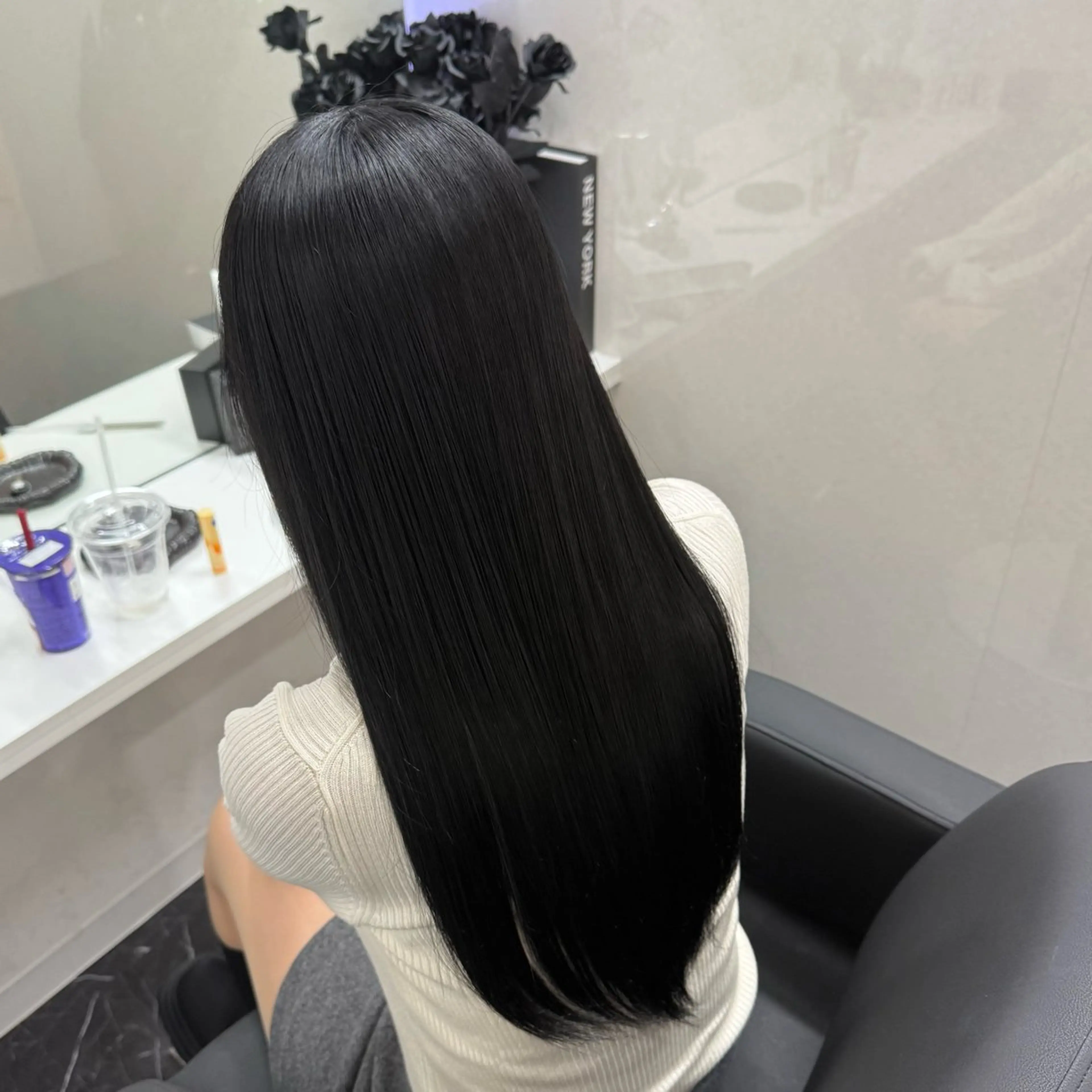 セミロング カラー 黒髪 ブリーチ ブルーカラー ブルーブラック ダークグレー ヘアカラー トリートメント ハイトーン/ 髪質改善/上質艶髪のヘアスタイル