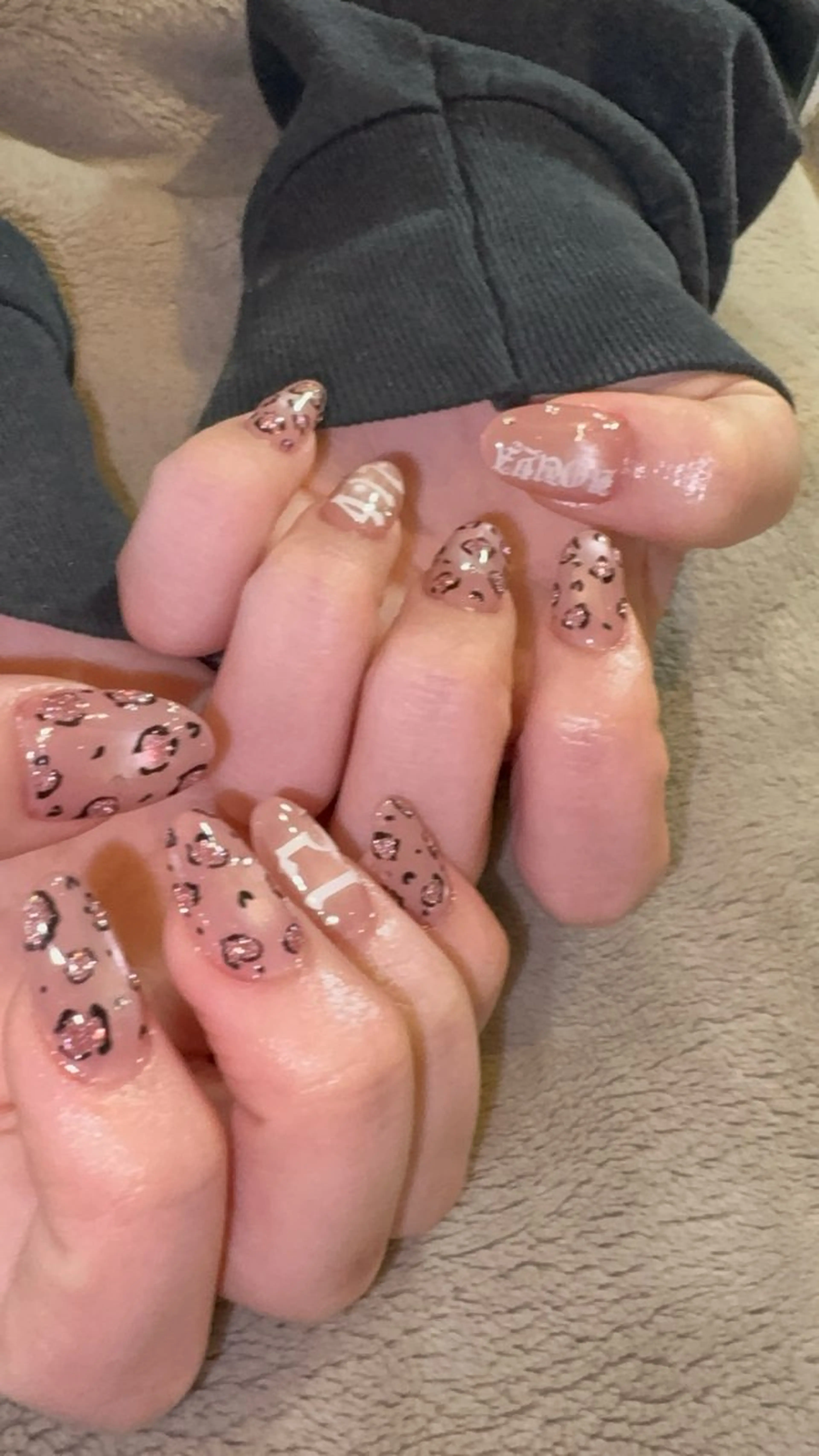 ネイル アニマル柄 ストーンネイル ハンドネイル plume. koyukiのネイルデザイン