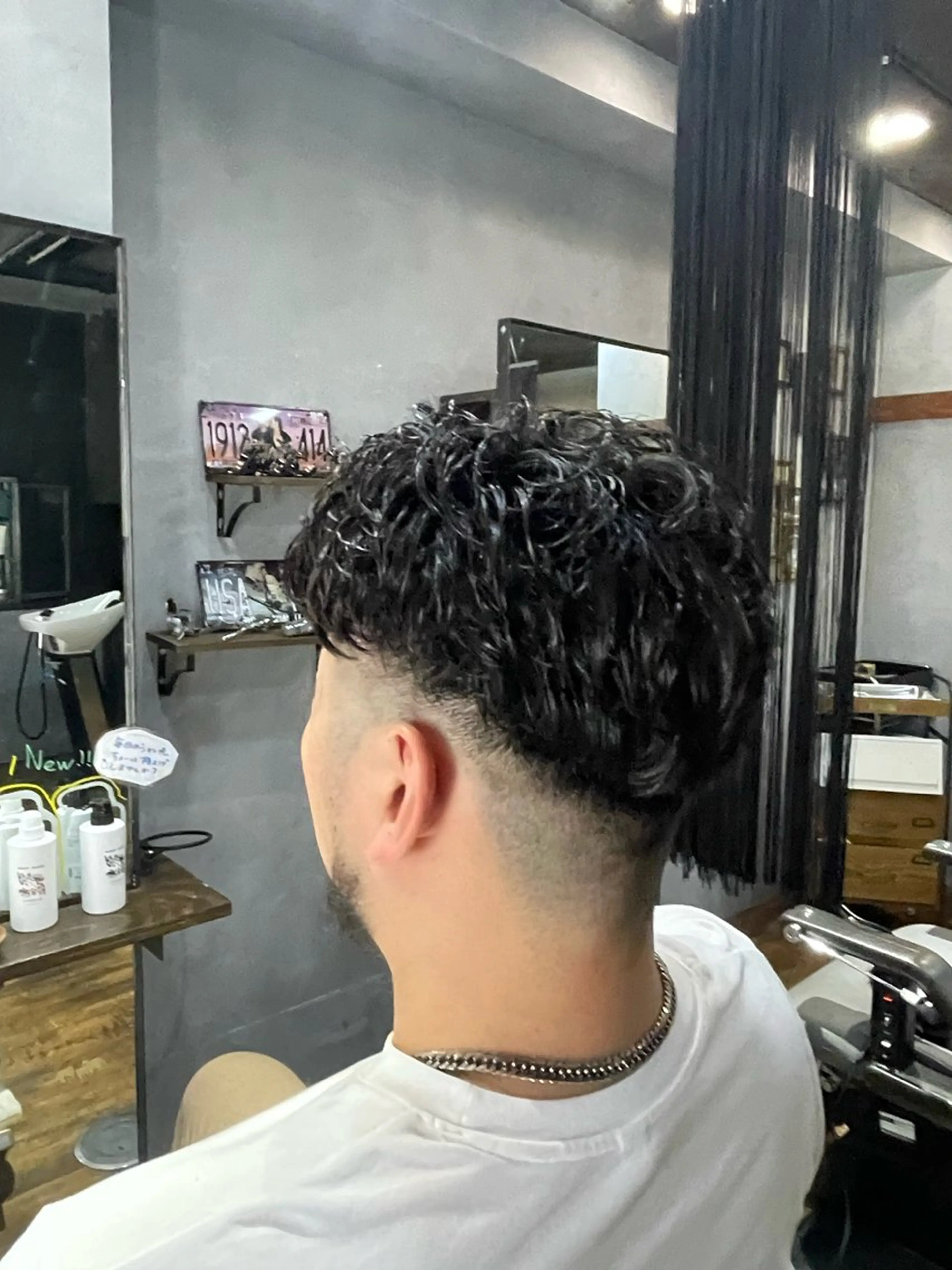 ショート パーマ メンズ 鈴木 遥大のヘアスタイル