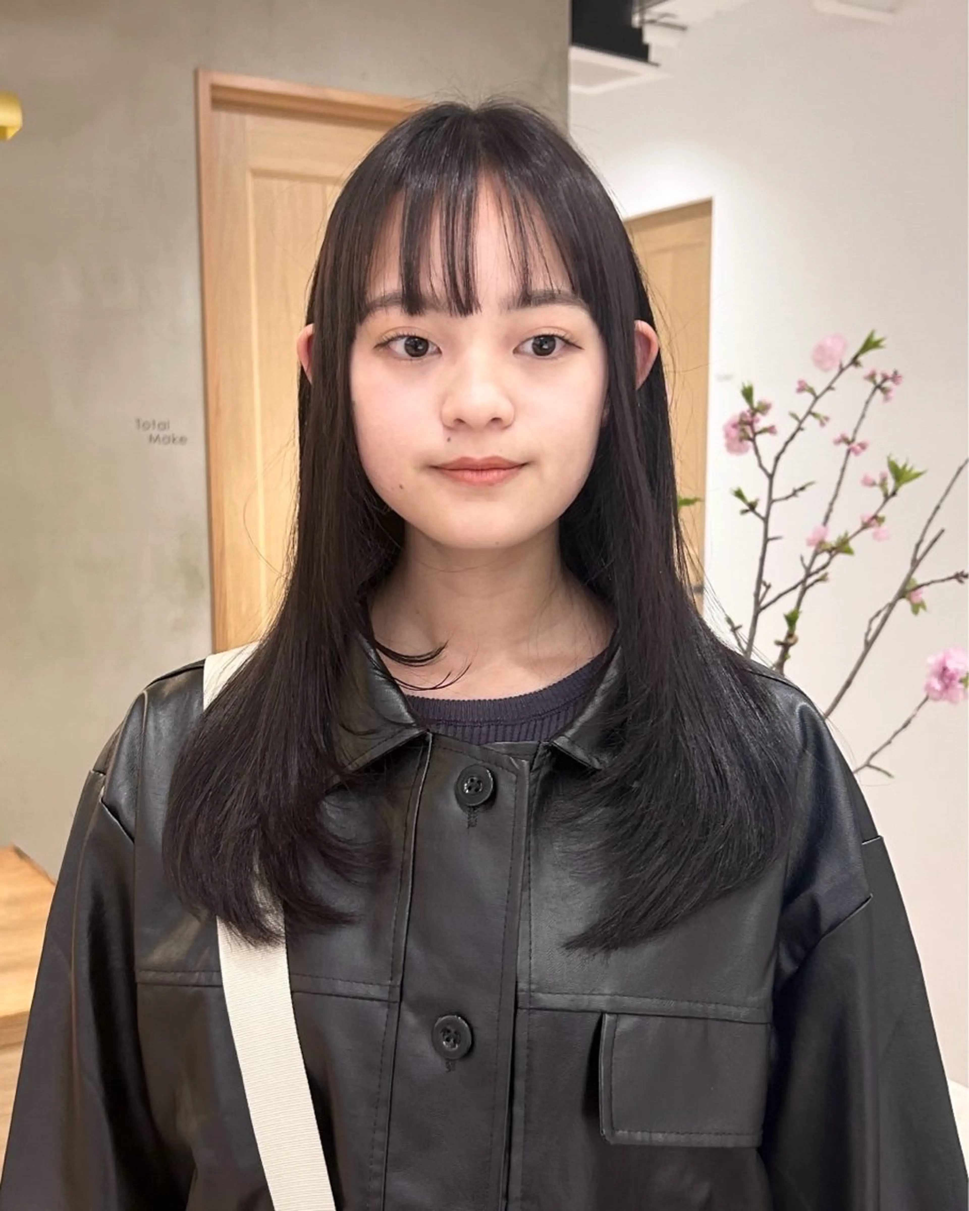 ロング カラー 黒髪 顔まわりレイヤー レイヤーカット ロング レイヤーカット/栄/ 顔周り/キトウモエノのヘアスタイル