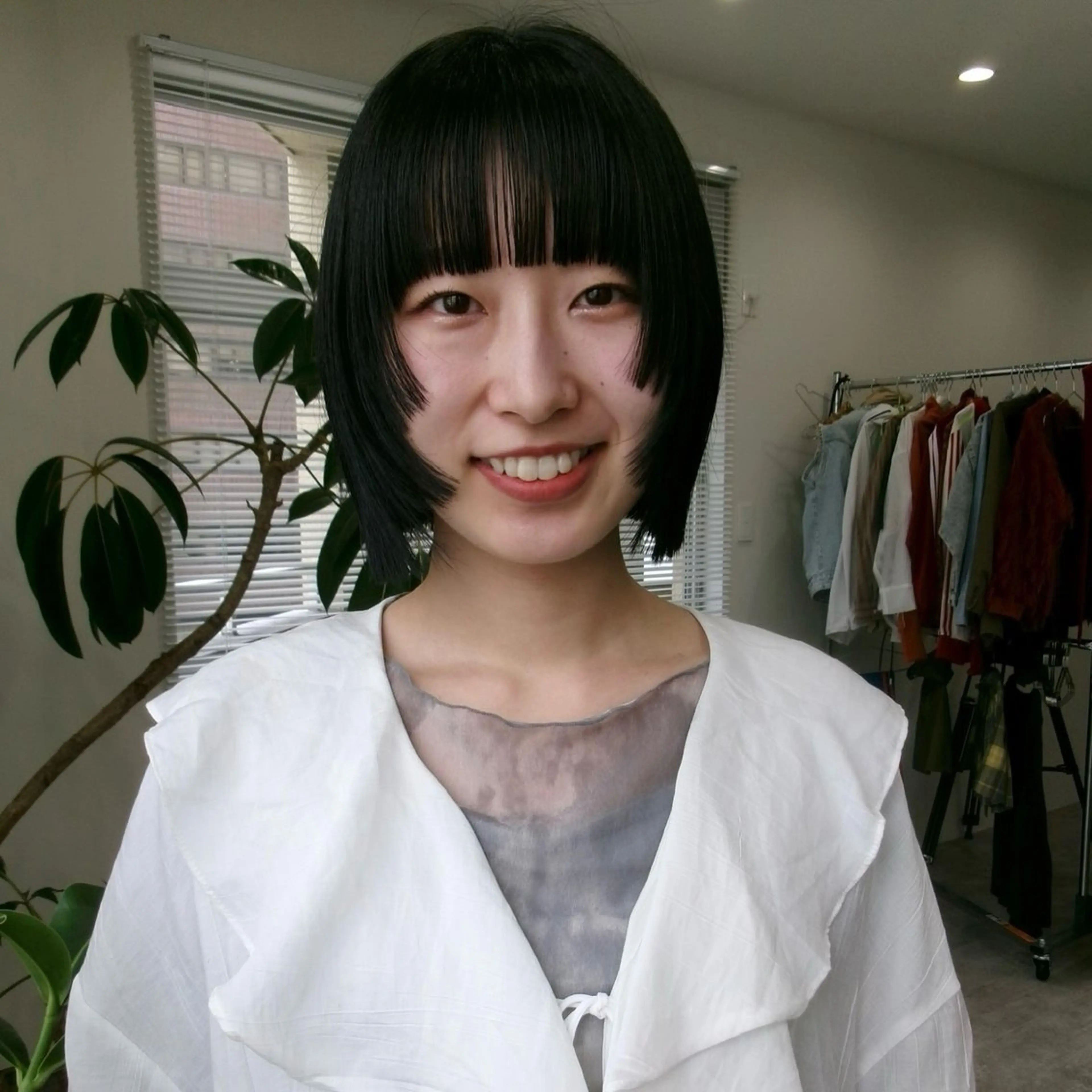 ミディアム カラー 黒髪 ブルーカラー ブルーブラック ボブ カット ヘアカラー arisa/暖色 /伏見/レイヤーのヘアスタイル