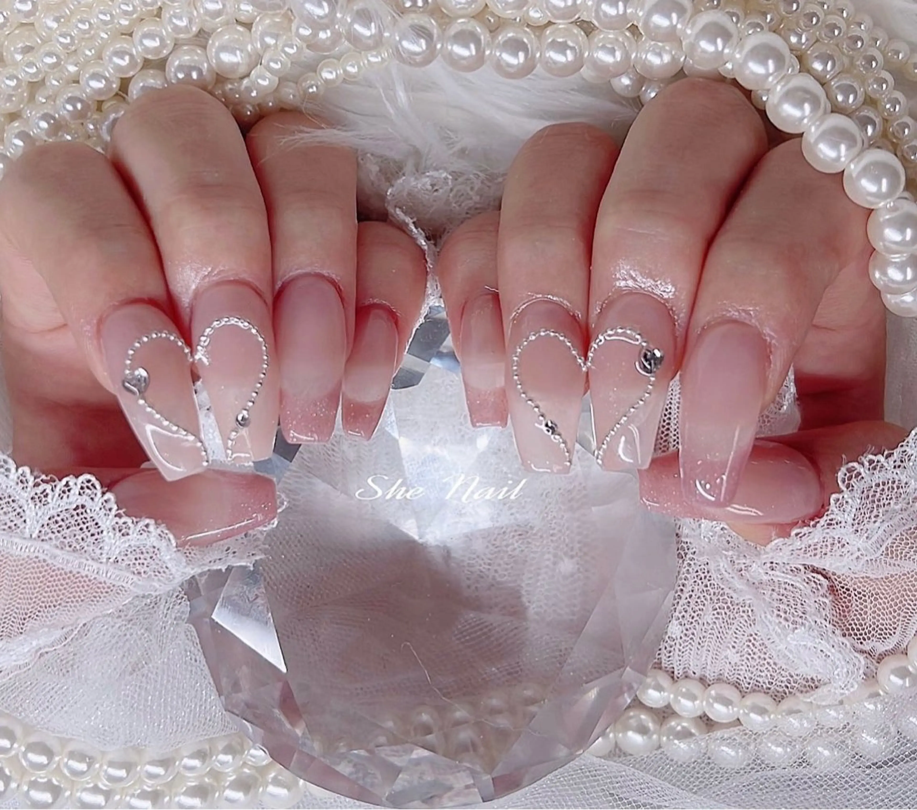 ネイル チークネイル 長さ出し フレンチネイル ハート キラキラネイル ハンドネイル She   Nail所属・ISA_ BELLAのネイルデザイン