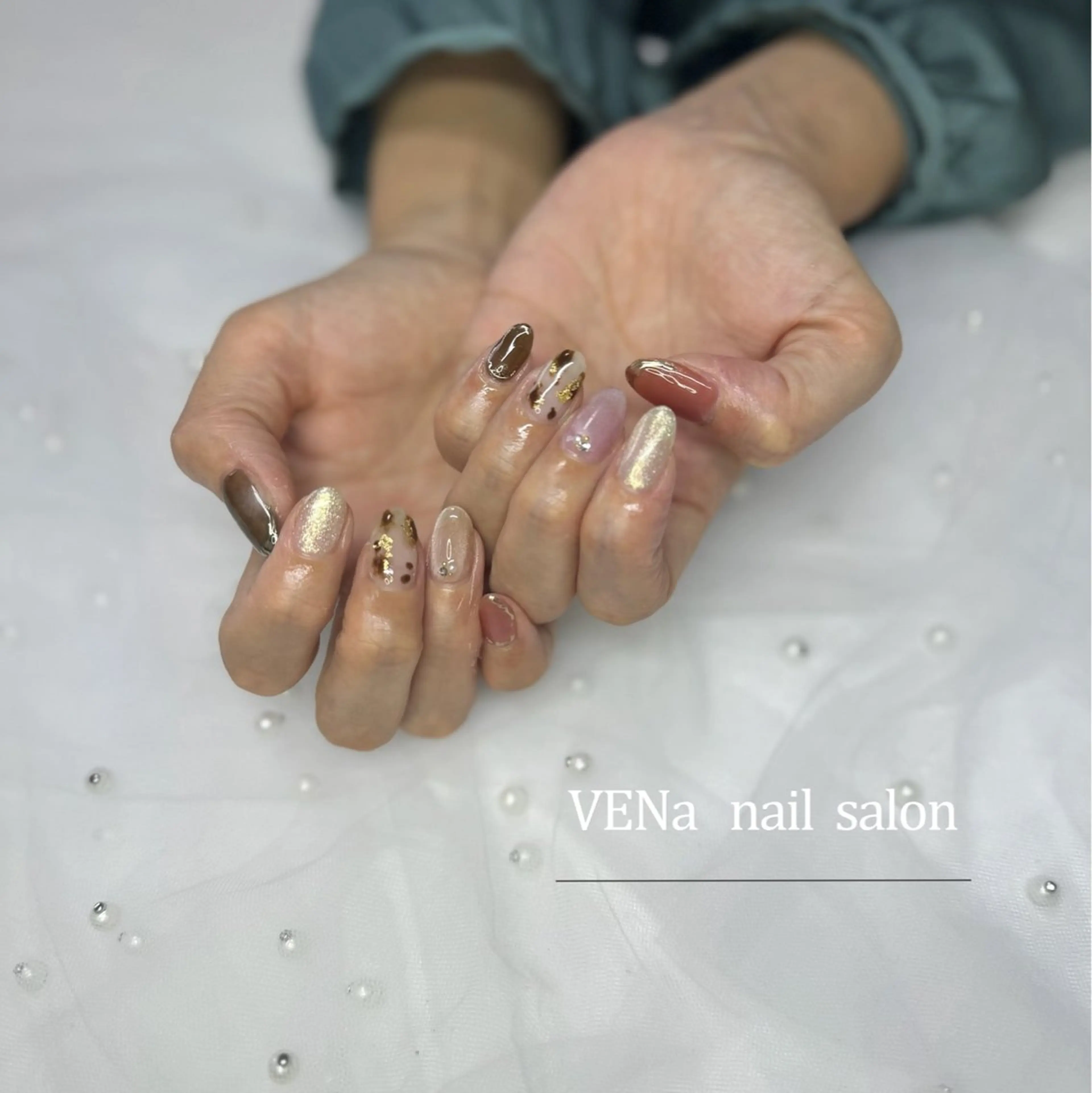 ネイル オーロラネイル フラッシュネイル フットネイル フレンチネイル 氷ネイル・うるうるネイル VENa eye＆ nail salonのネイルデザイン