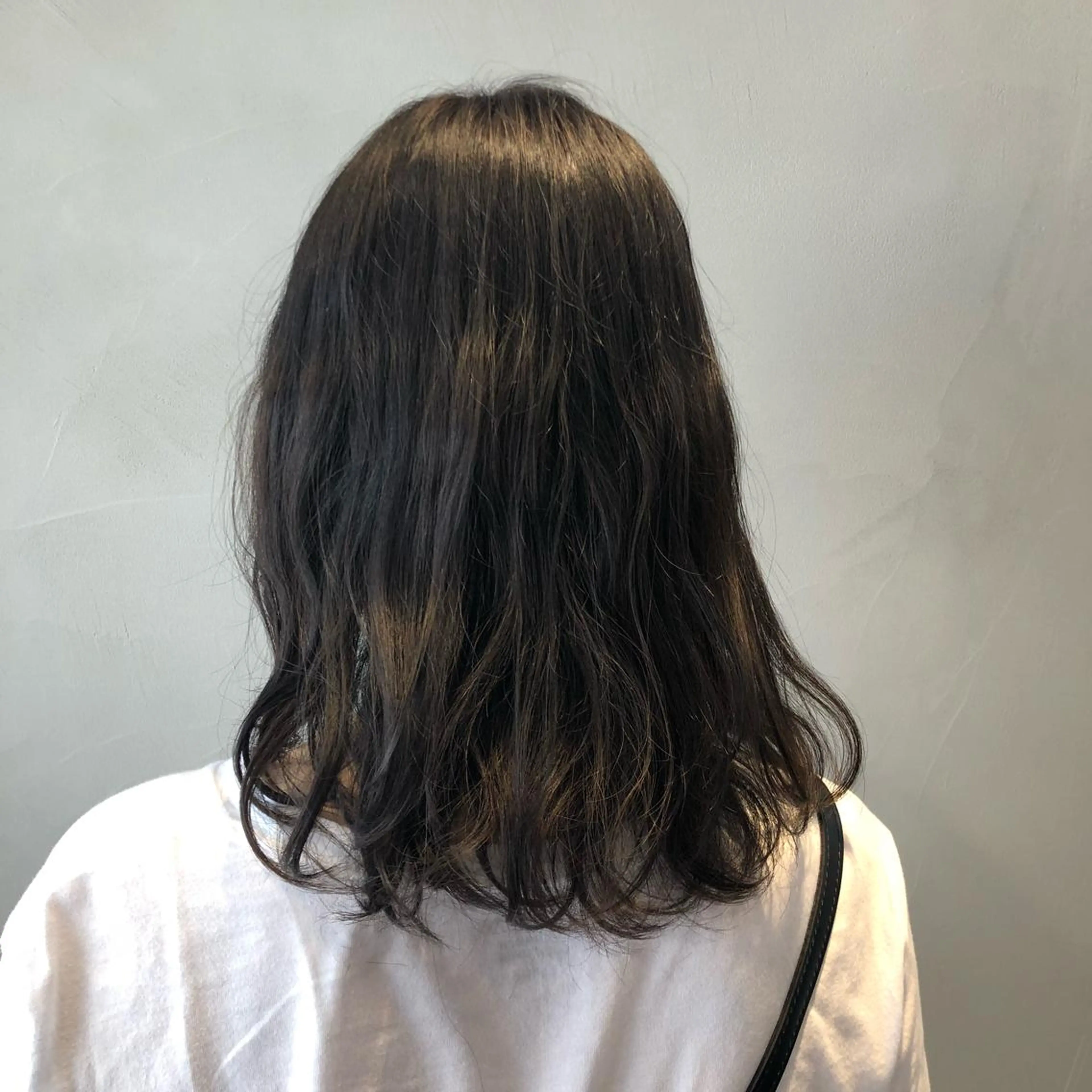 ミディアム カラー ヘアカラー トリートメント 荒木 依莉亜のヘアスタイル