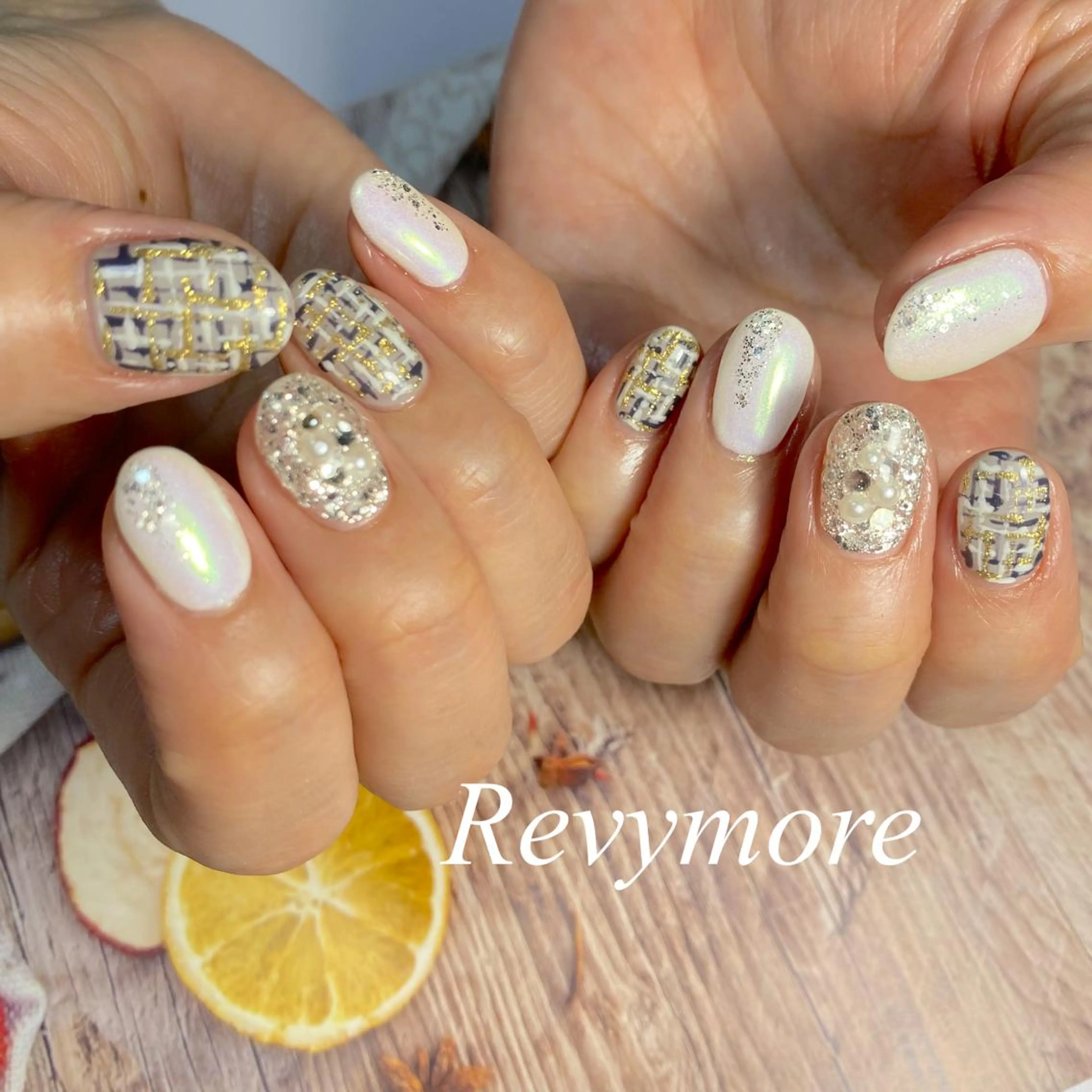 ショート ネイル オーロラネイル ジェルネイル キラキラネイル ニュアンスネイル オフィスネイル nail salon Revymore所属・nail salon Revymoreのネイルデザイン