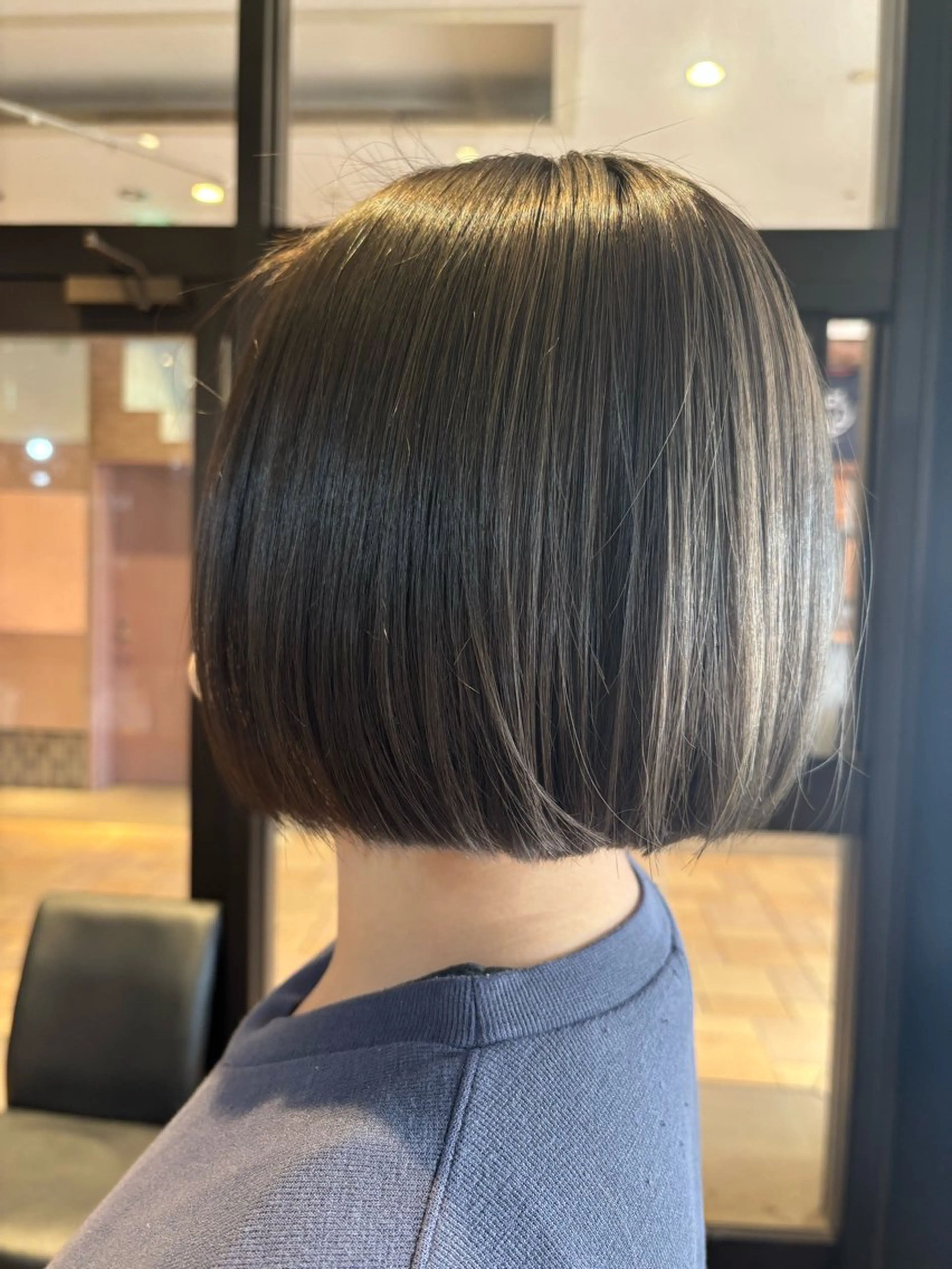 ミディアム カラー ブリーチ ブラウンカラー オリーブブラウン 🎀ワンレンボブ🎀 ワンカラー　あゆみのヘアスタイル