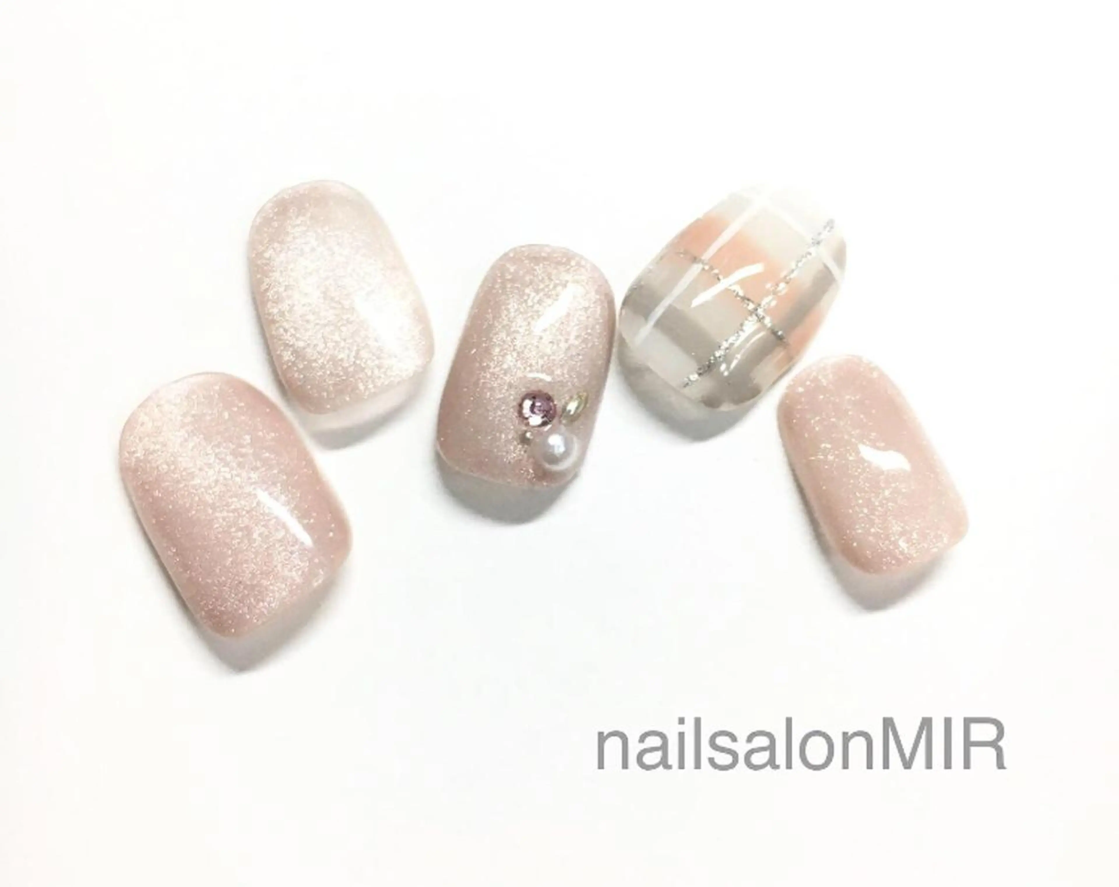 ネイル マグネットネイル ハンドネイル nailsalonMIR所属・ネイルサロン ミールのネイルデザイン