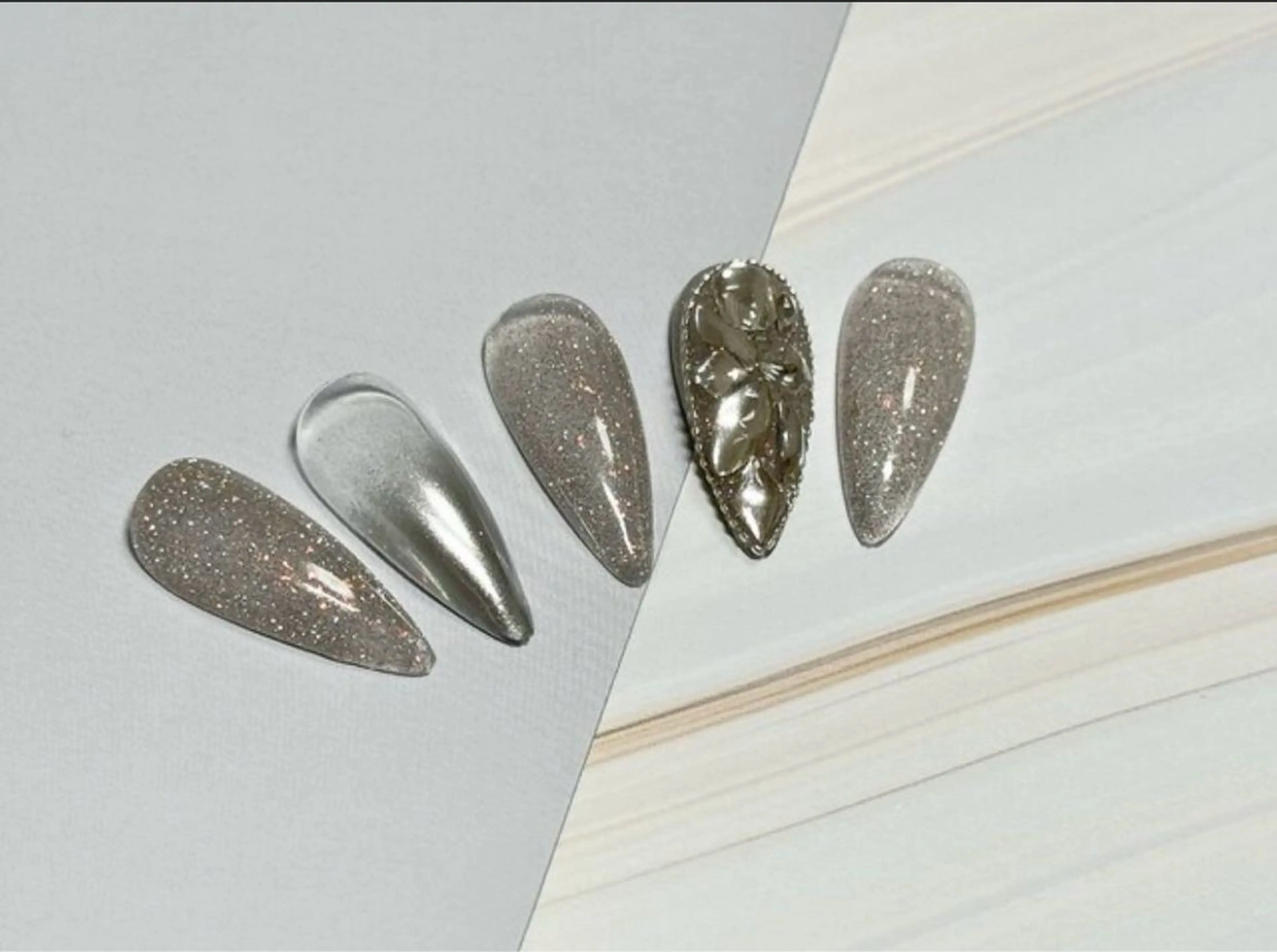 ネイル キラキラネイル ハンドネイル アントレイ ネイル所属・entree アントレイ ネイルのネイルデザイン