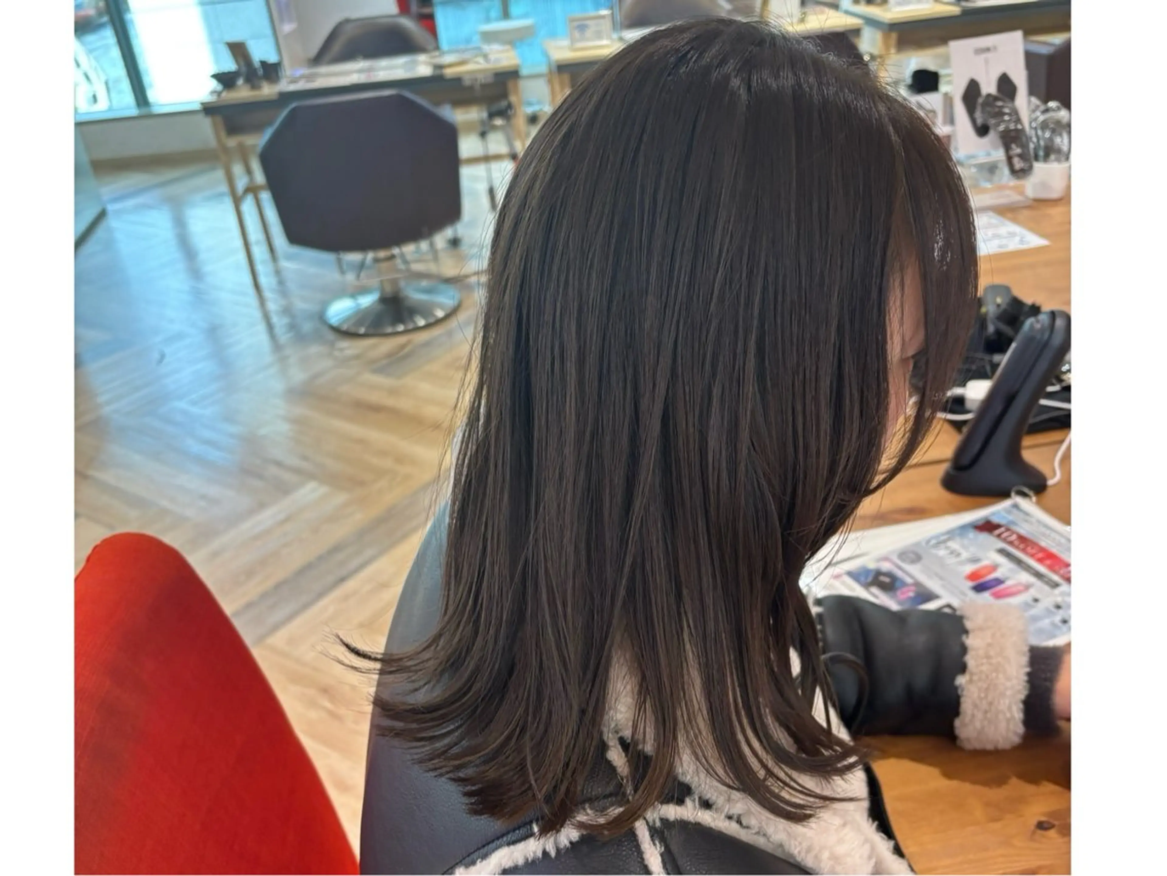 ミディアム カラー ベージュカラー オリーブベージュ カット ヘアカラー ゆい/パーマ/レイヤ ー/似合わせカラーのヘアスタイル