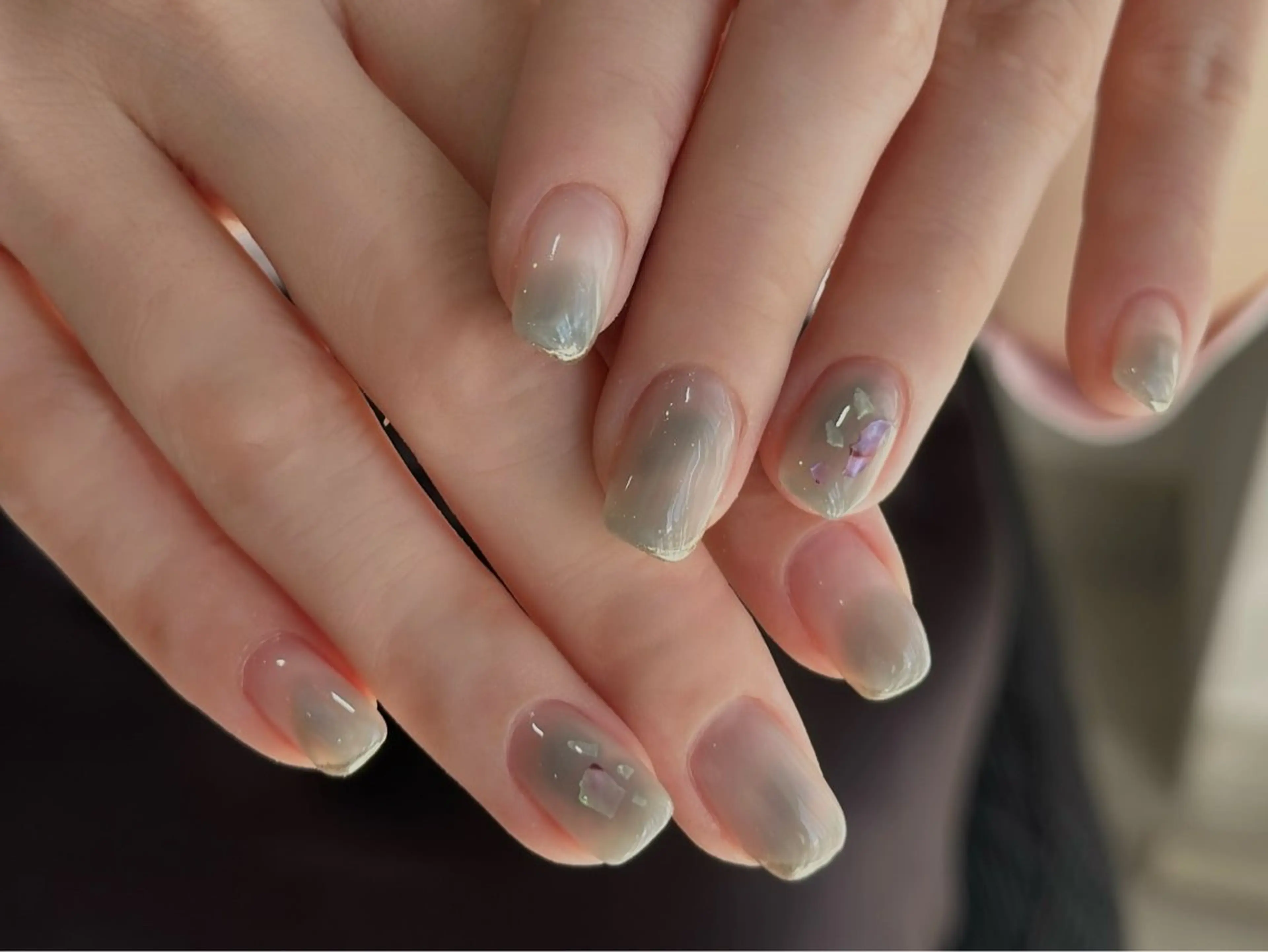 ネイル オーロラネイル グラデーション グリーン ニュアンスネイル シンプルネイル ANOVA所属・ANOVA アノヴァのネイルデザイン