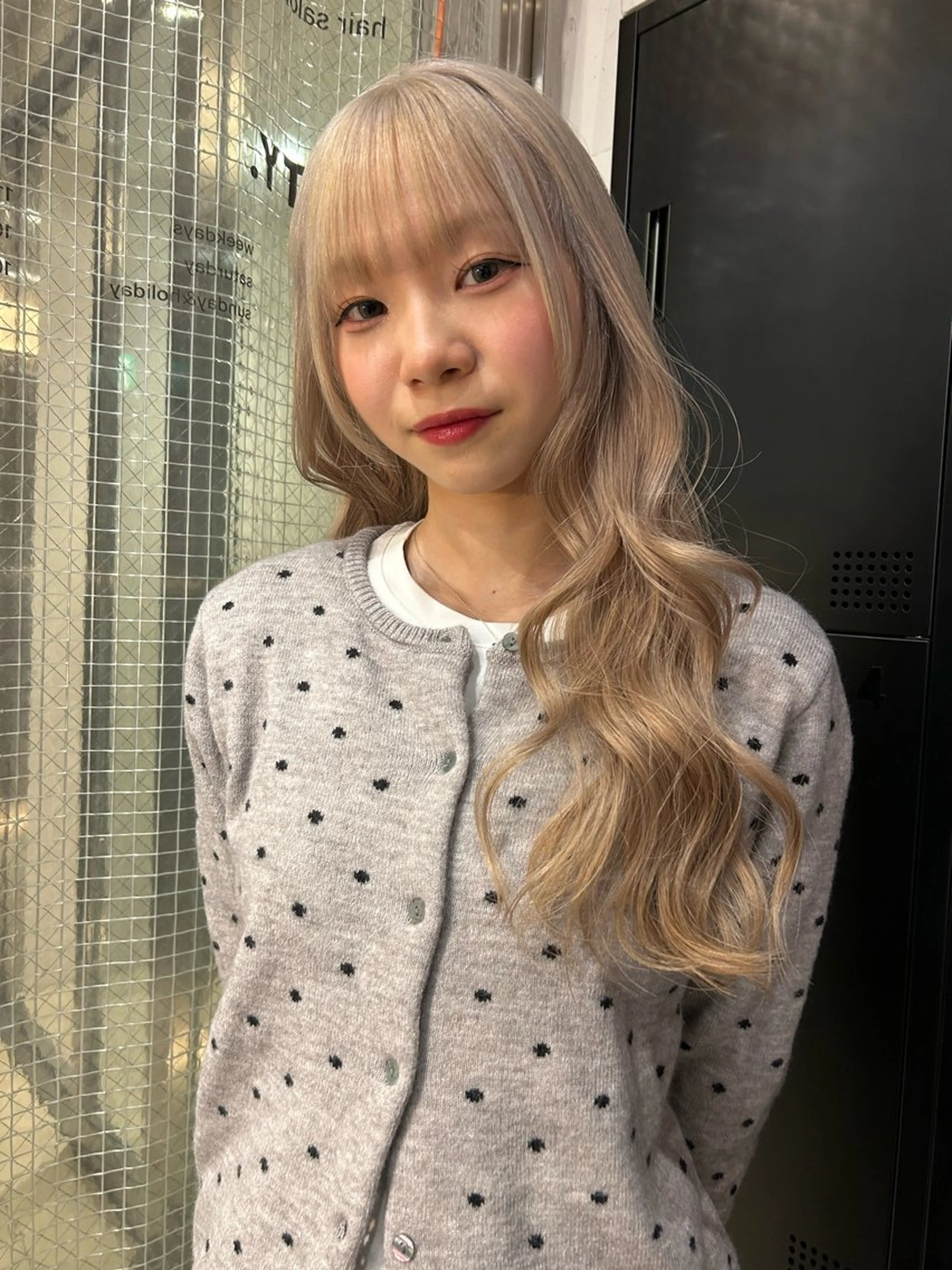 ロング カラー シールエクステ ブリーチ 透明感カラー デザインカラー ハイトーンカラー SITY. 🦋mamiya🦋のヘアスタイル