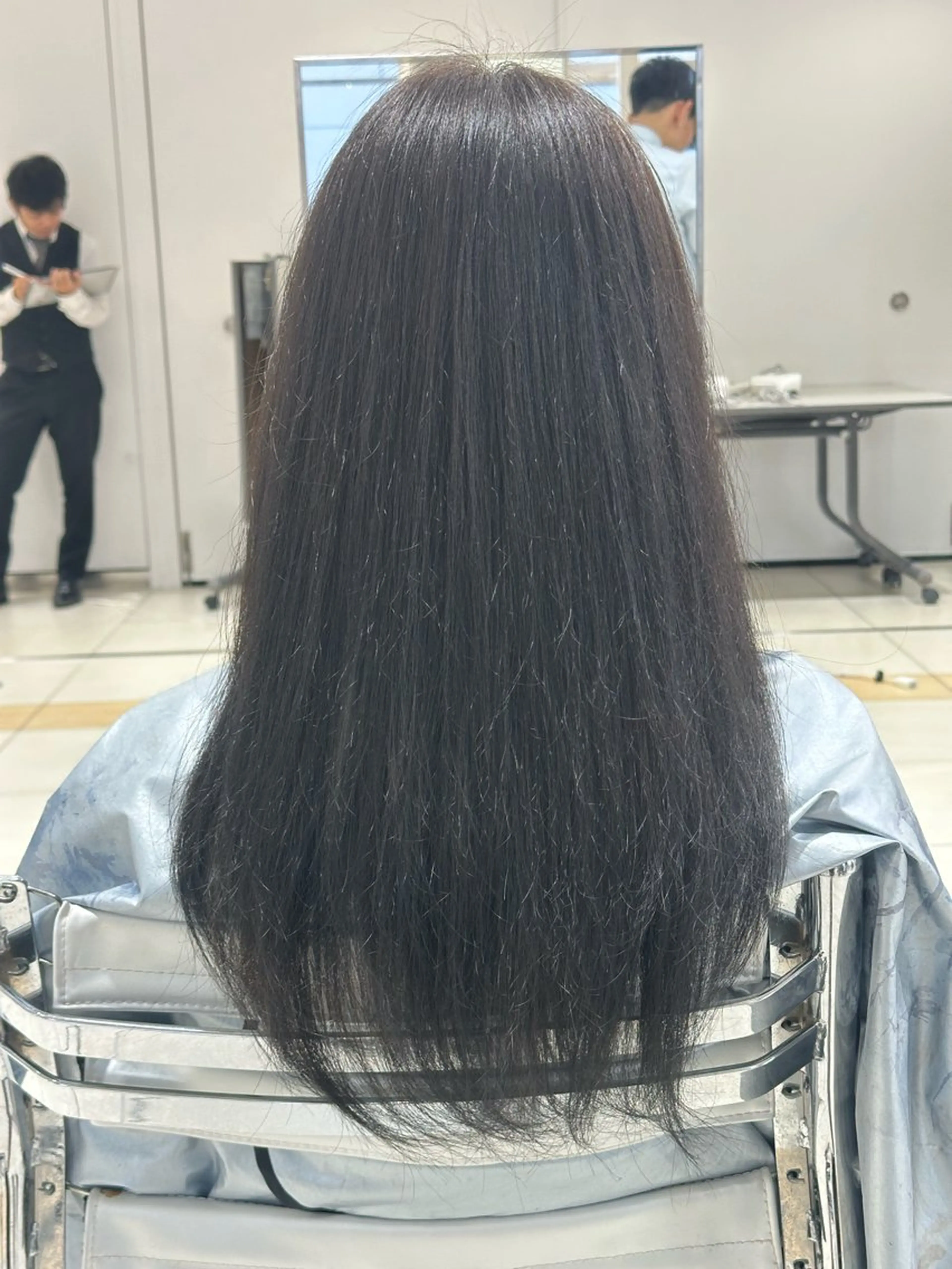 ロング アッシュ アッシュブラウン ヘアカラー rebloom所属・山之内匠/艶カラー/ ハイトーン/ブリーチのヘアスタイル
