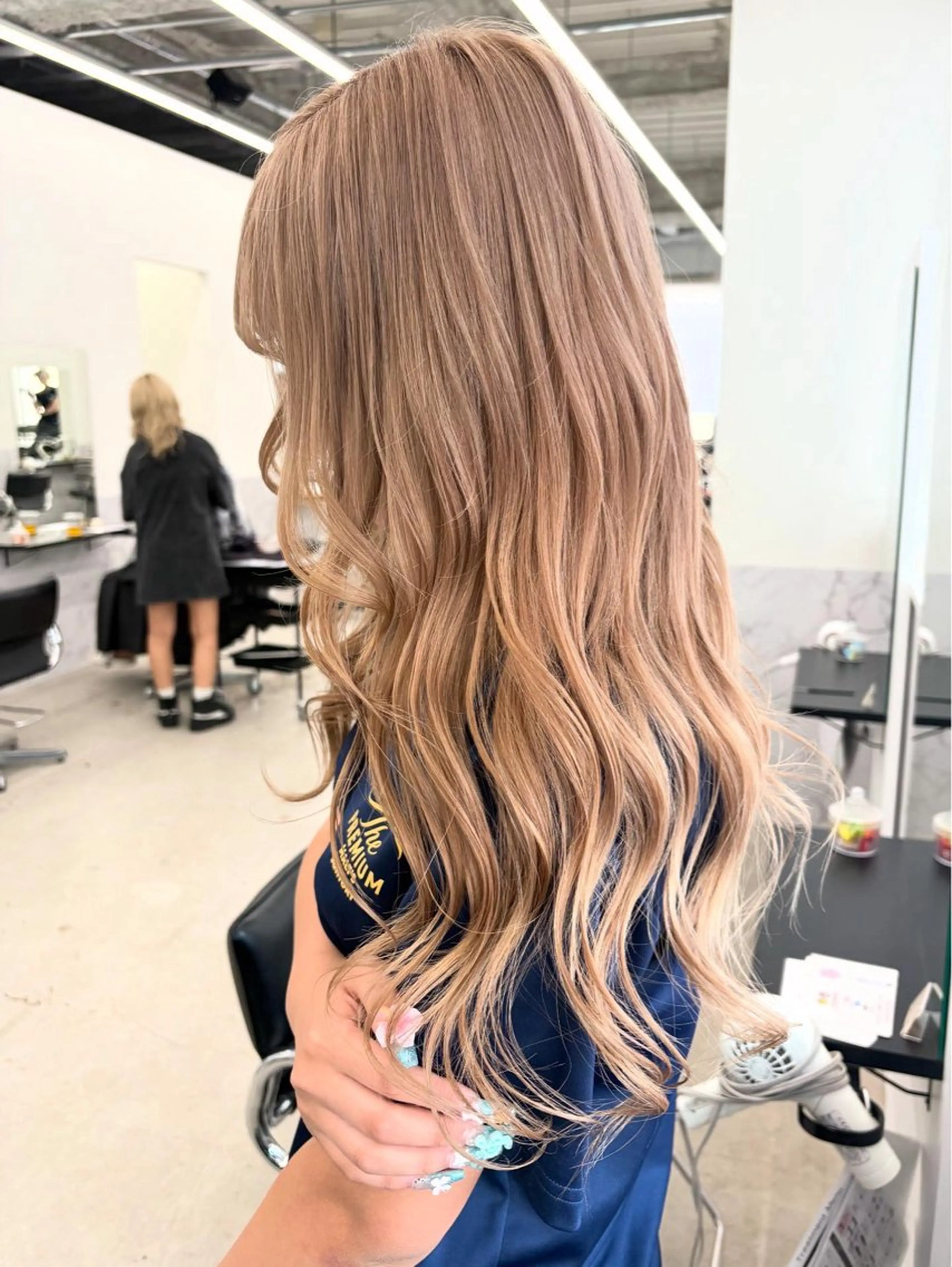 ロング カラー ベージュカラー ブリーチ ケアブリーチ ミルクティーベージュ ヘアカラー 八代 珠羽のヘアスタイル