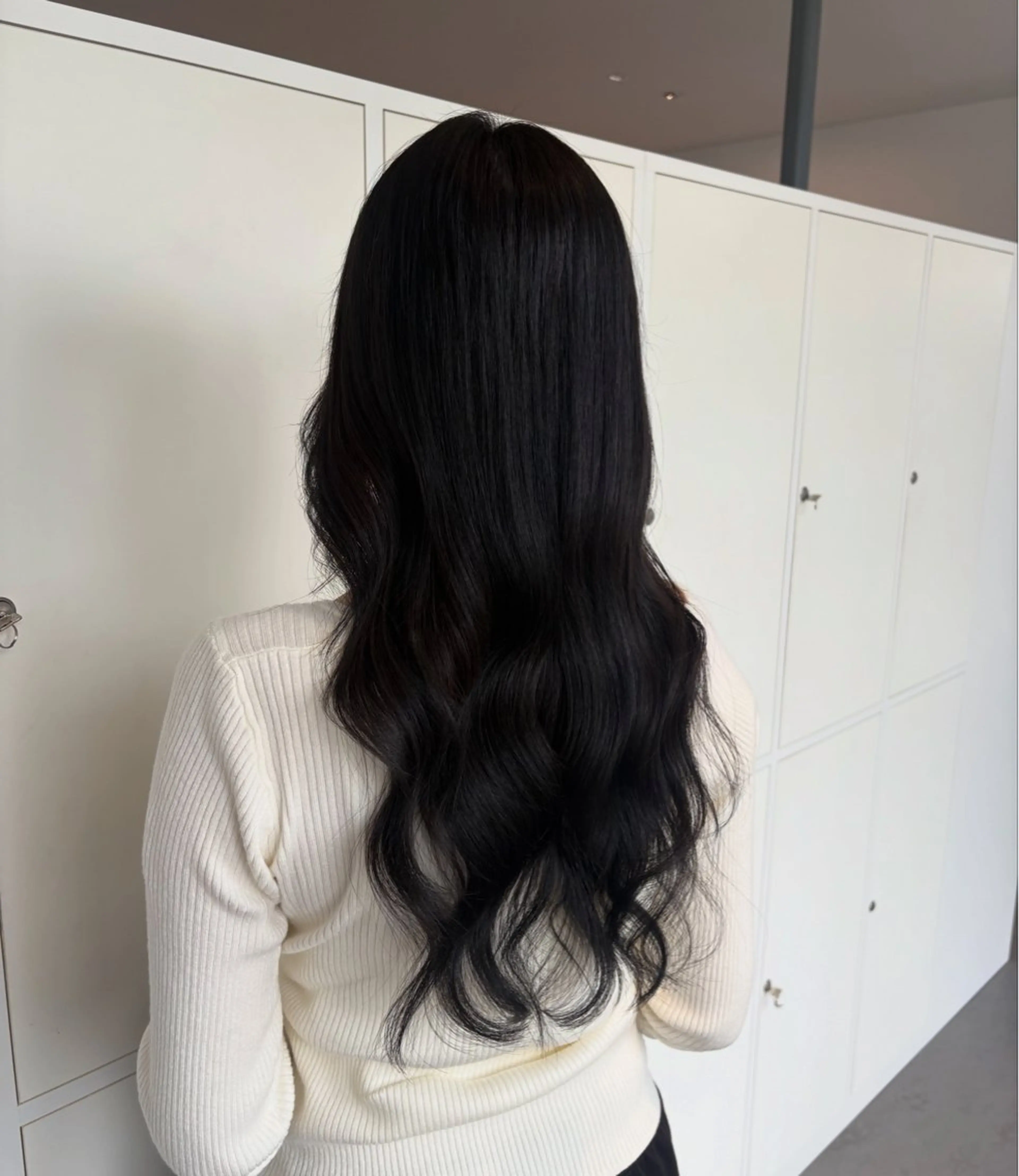 ロング カラー グレージュ 安江 結菜のヘアスタイル