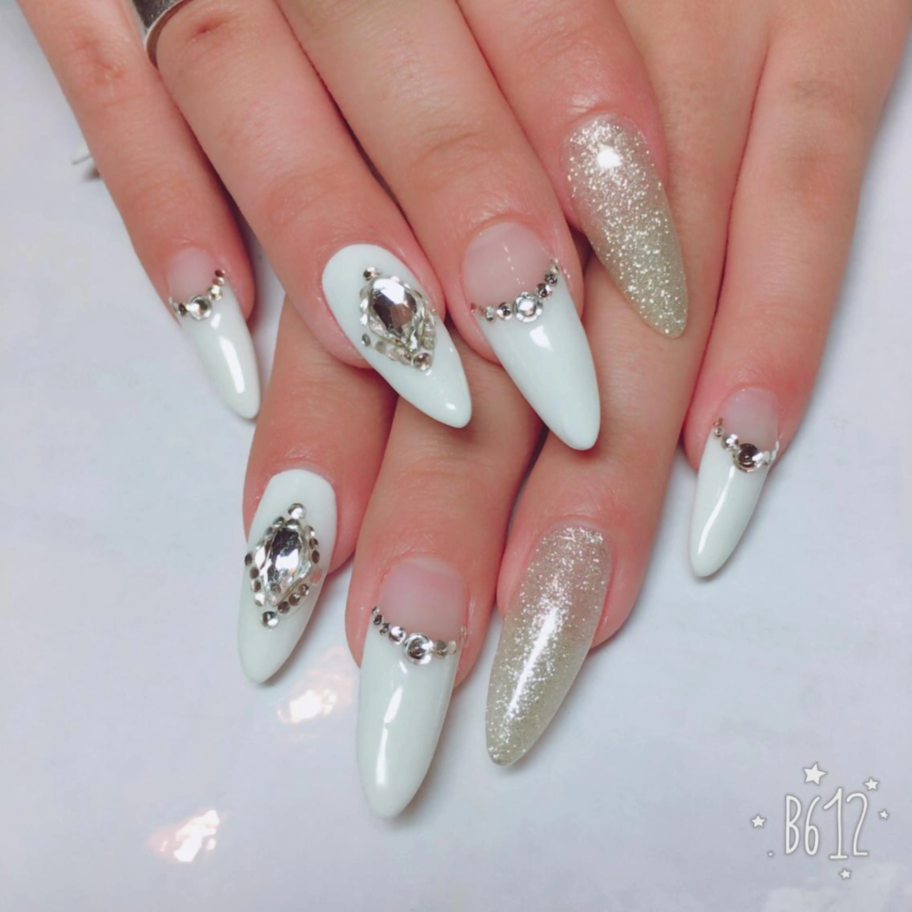 ネイル フレンチネイル ロングネイル スカルプネイル THECOLORS所属・近貞 莉奈のネイルデザイン