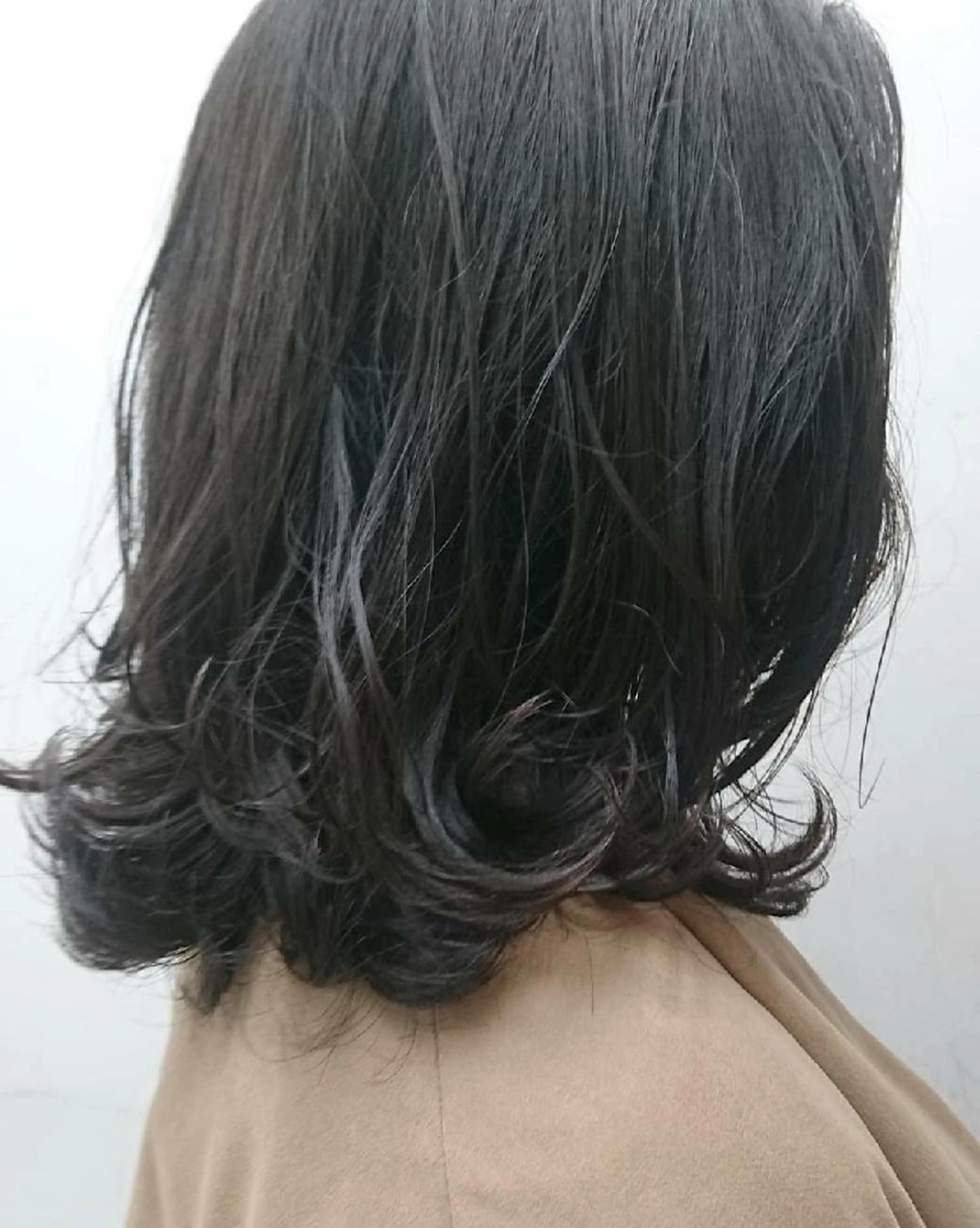 🔴毎朝のスタイリングを楽に🔴コテで巻いたような大きく弾むニュアンスヘアに🎵カット & トリートメントデジタルパーマの写真