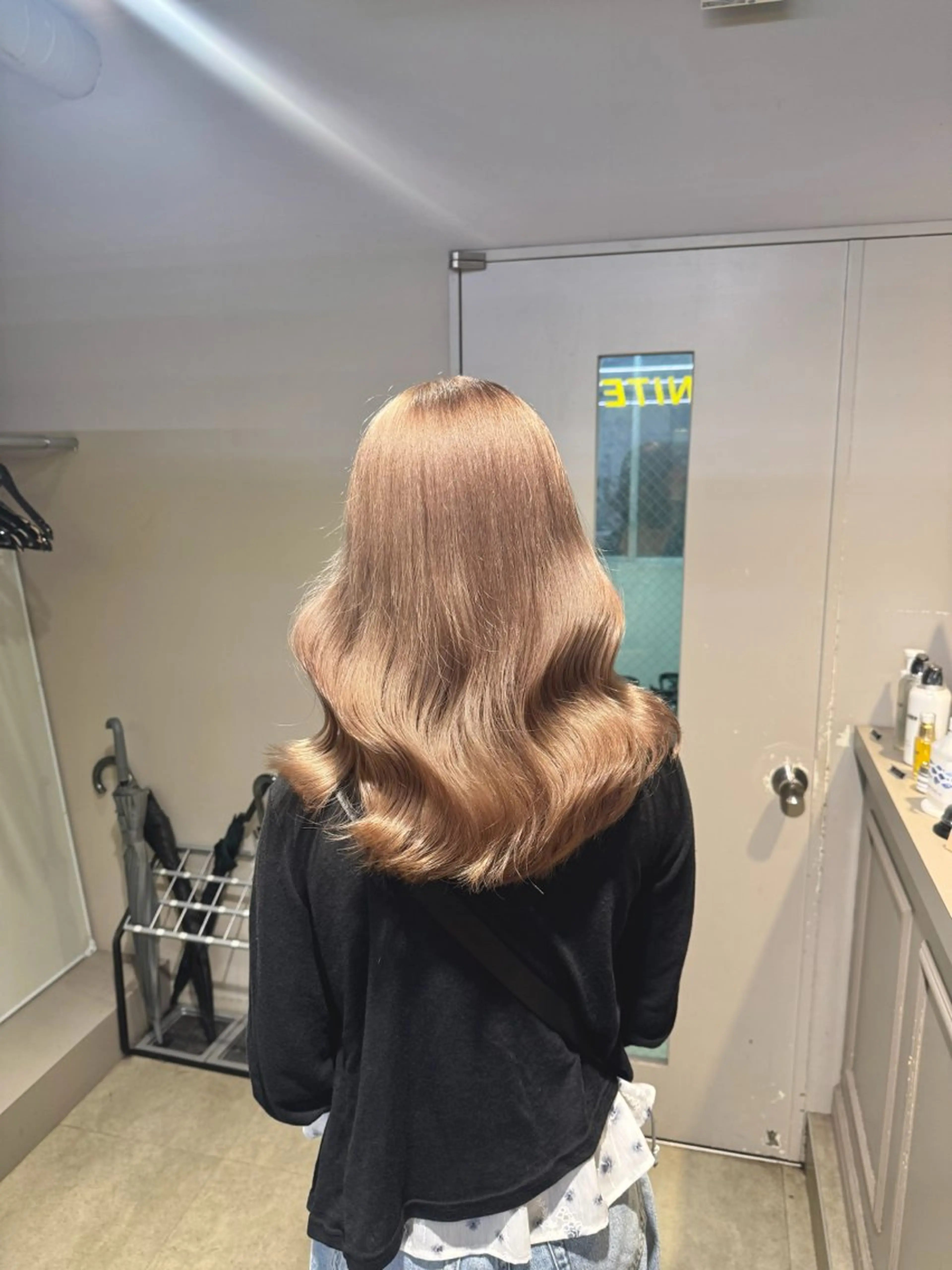 ミディアム カラー ヘアアレンジ ベージュカラー 黒髪 ブリーチ ブルーカラー ブルーブラック ヘアカラー パーマ トリートメント ヘッドスパ ヘアセット 艶カラー の達人のヘアスタイル