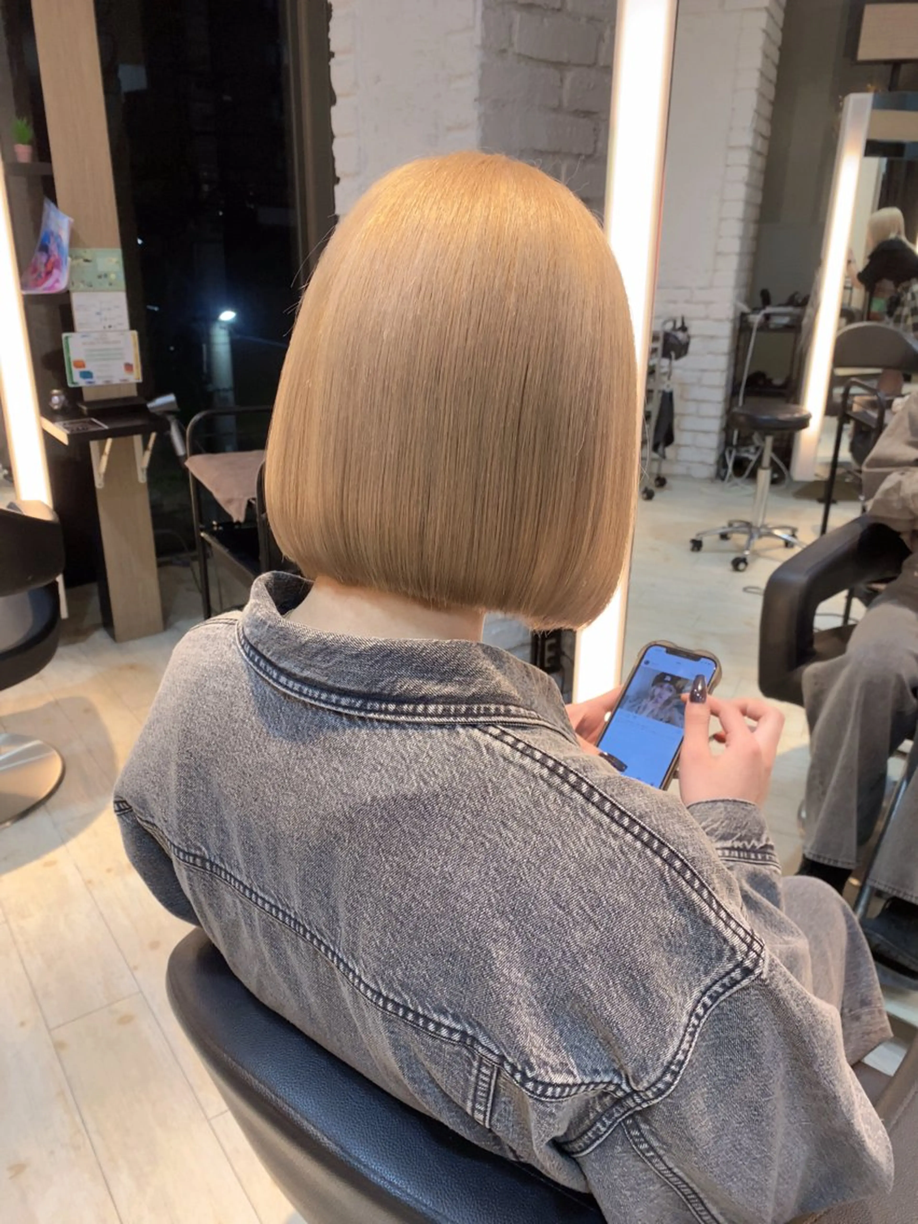 ミディアム カラー ブリーチ ボブ カット ヘアカラー トリートメント 有働由良／ハイトーン ／韓国メンズヘアのヘアスタイル