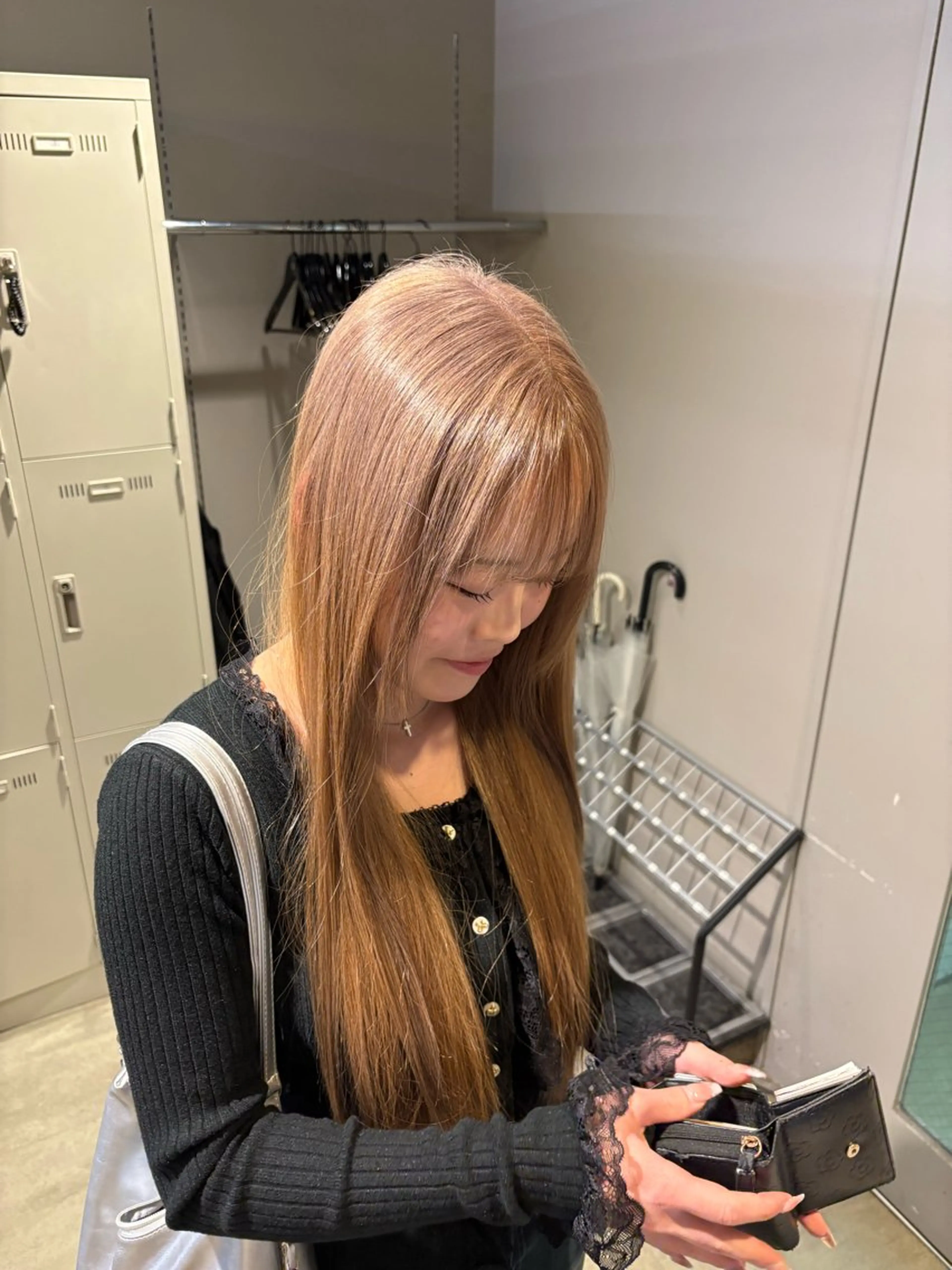 カラー ヘアカラー トリートメント ベージュ／ブラウン/ ナチュラルレイヤーのヘアスタイル