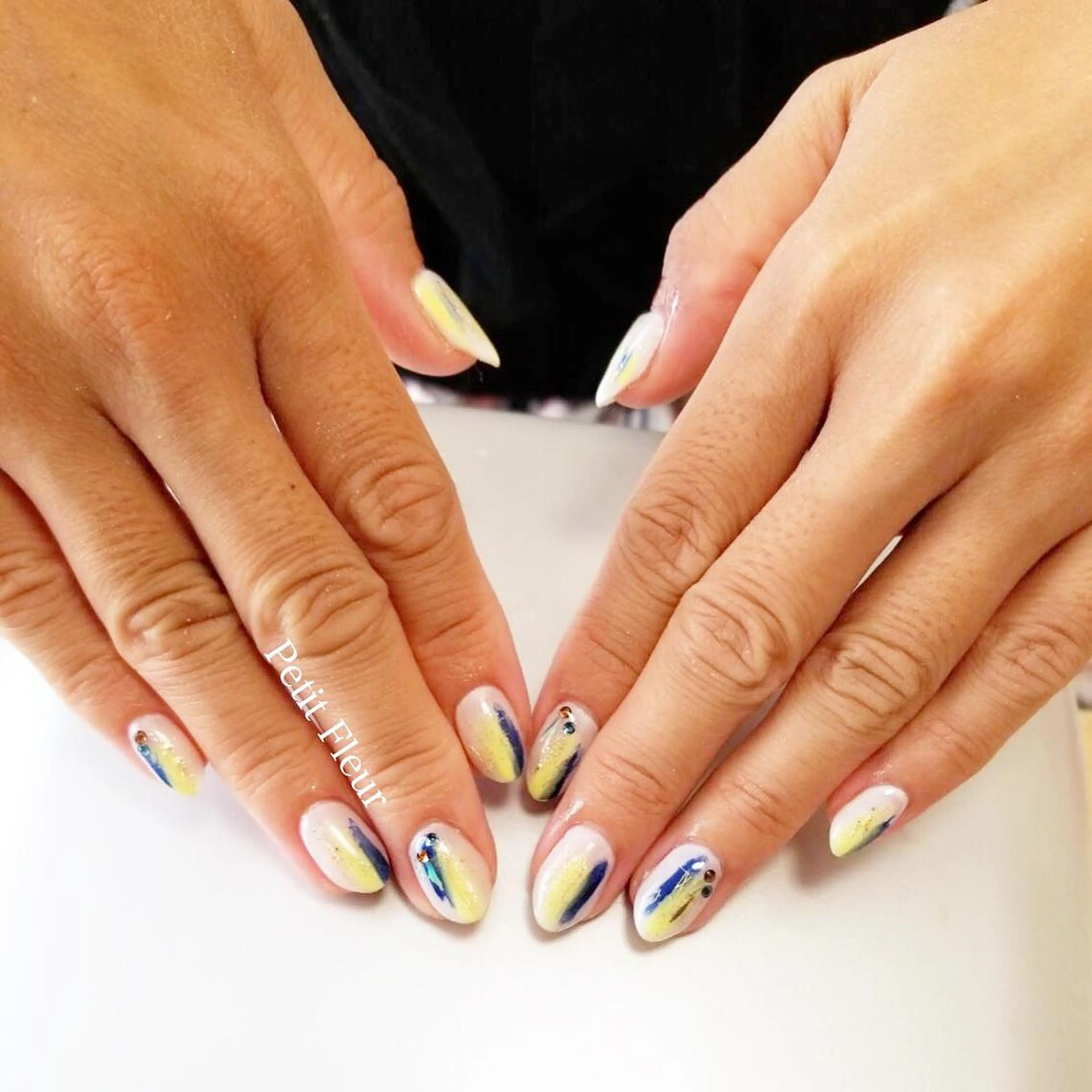 ネイル 夏ネイル Petit Fleur所属・青柳 亜梨奈のマツエク・マツパデザイン