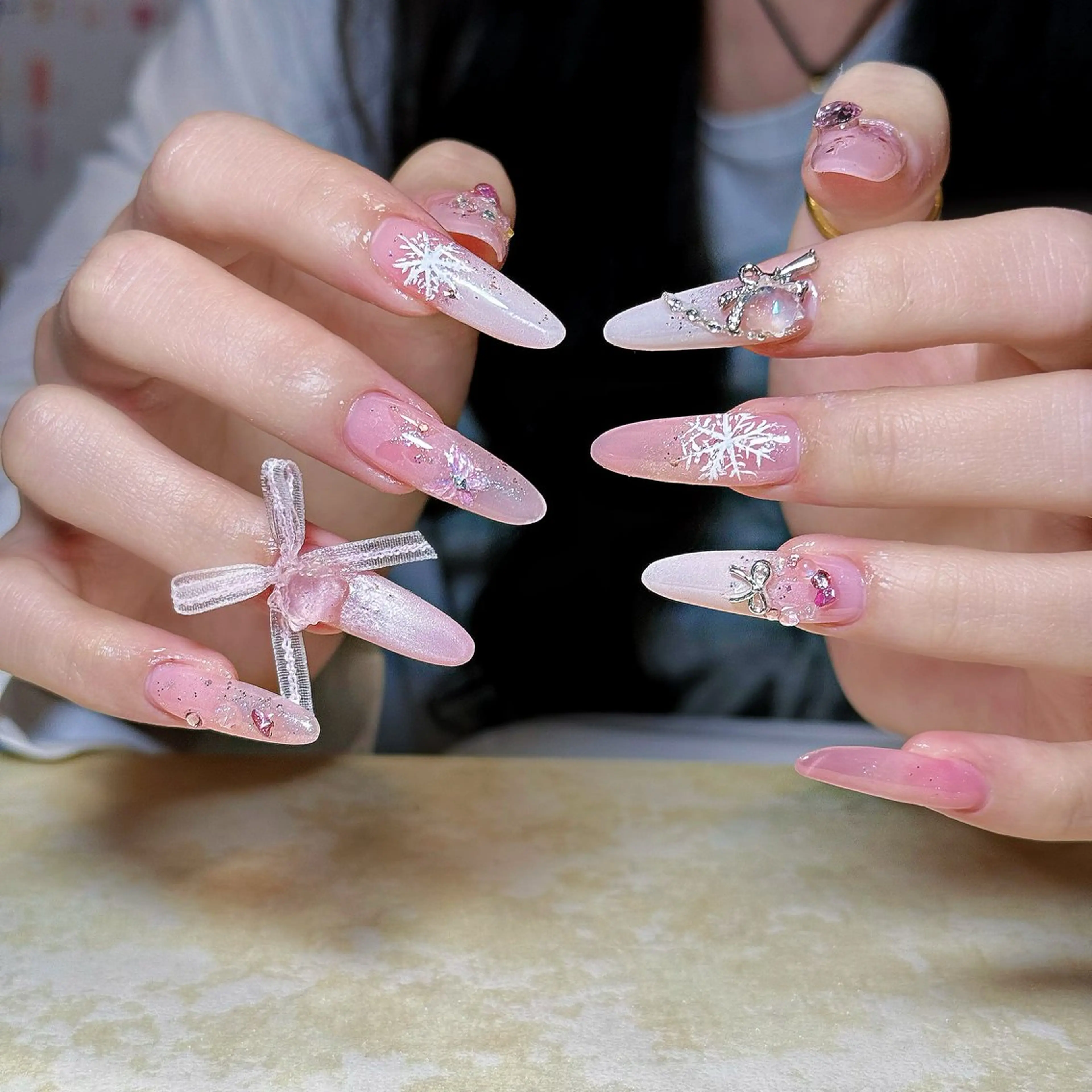 ネイル ハンドネイル LI XINLUのネイルデザイン