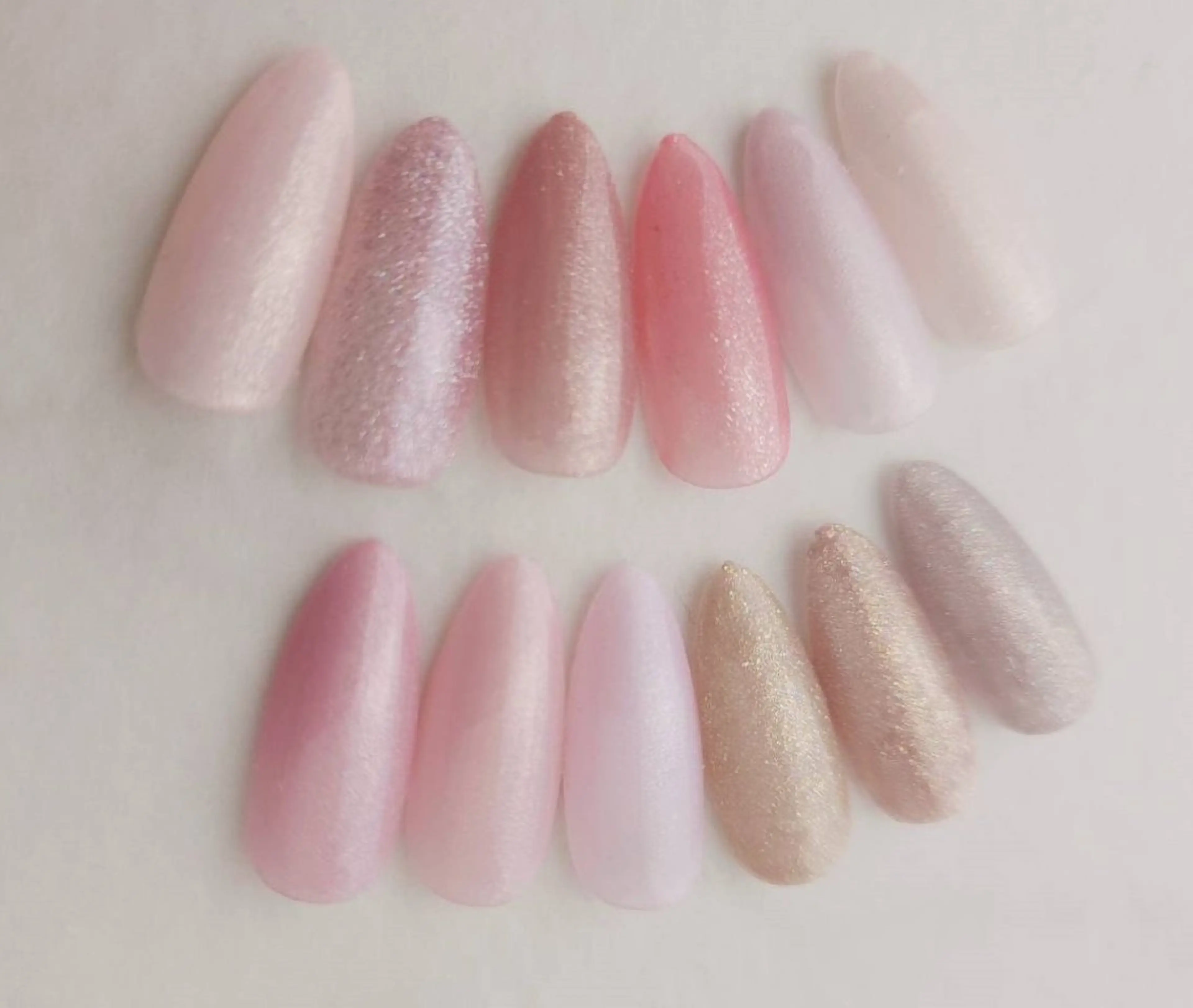 【Jrネイリスト】(オフなし)💫手が綺麗に見える 上品オフィスラメネイル💫自爪を削らないノンサンディングベース使用の写真