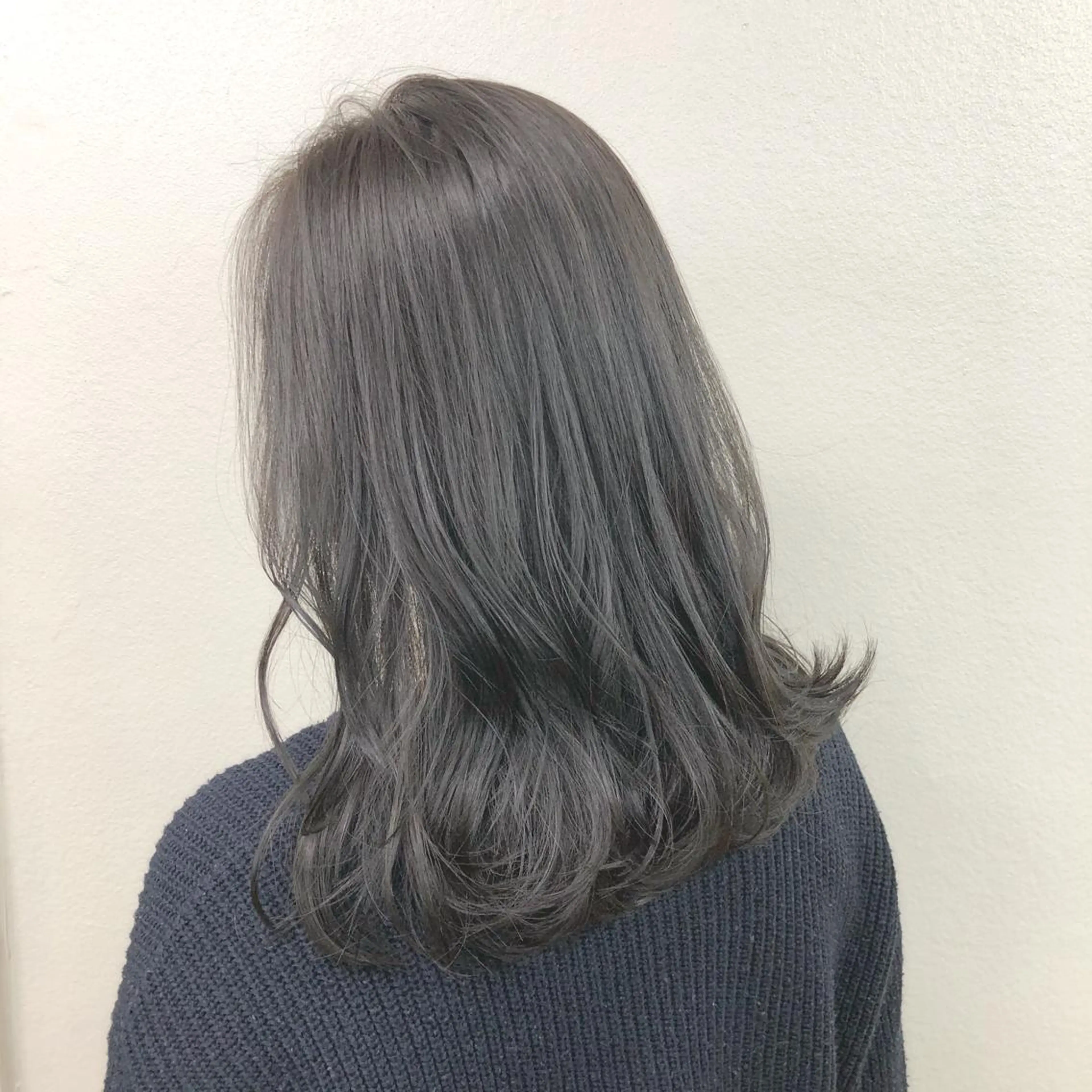 セミロング カラー 韓国レイヤー 似合わせカラーのヘアスタイル