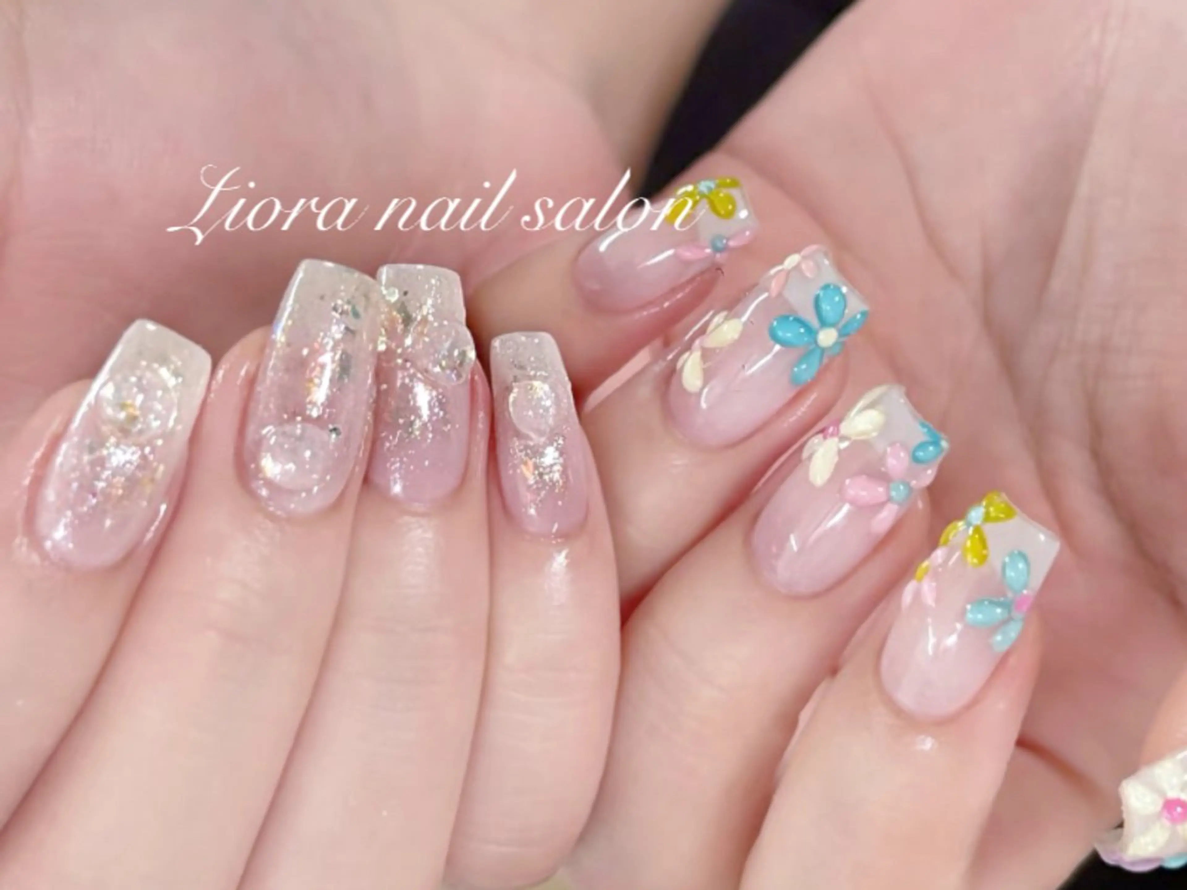 ネイル フレンチネイル ジェルネイル ガーリー グラデーション キラキラネイル ハンドネイル Liora nail 1のネイルデザイン