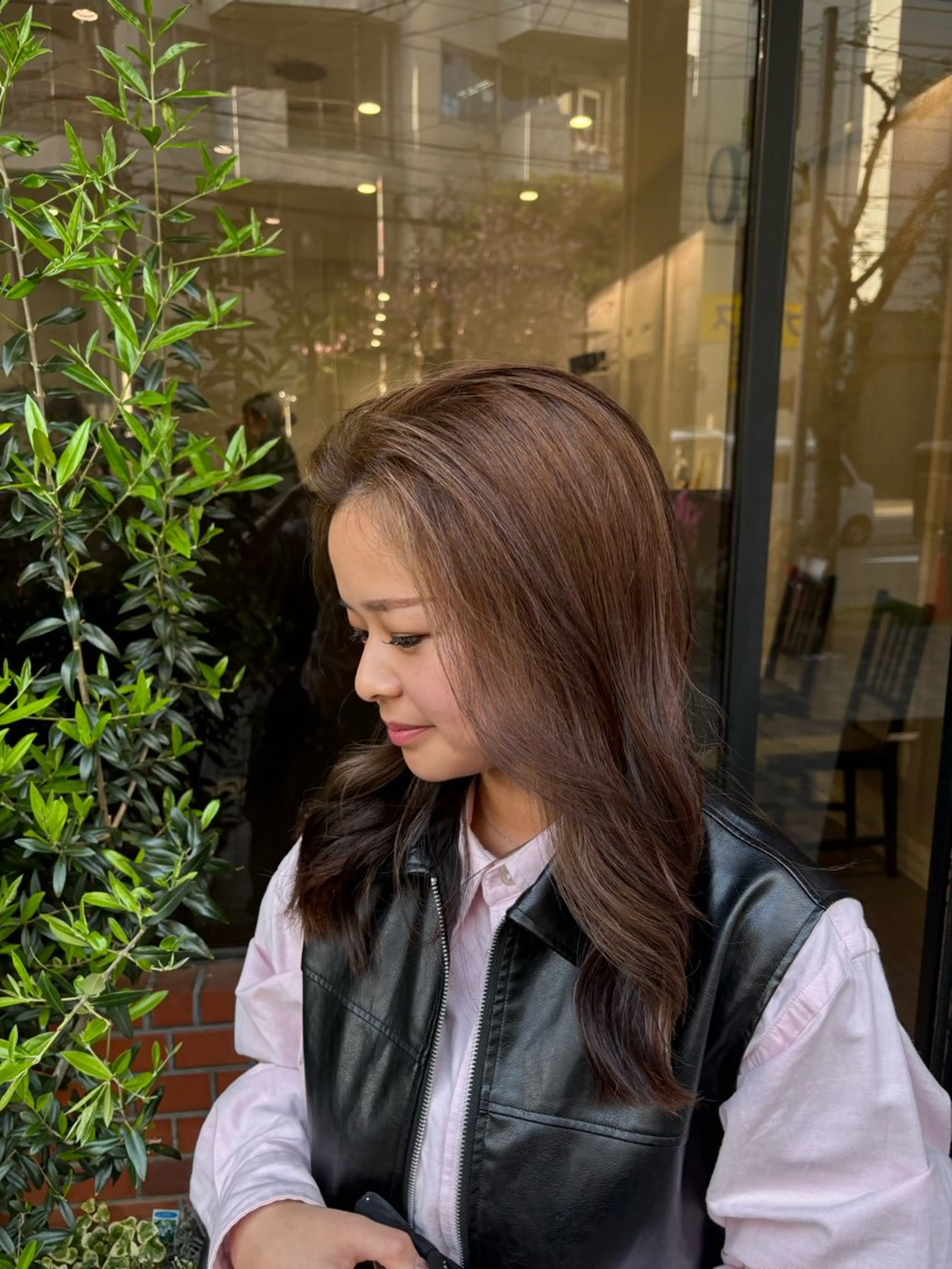 セミロング 顔周りカット レイヤーカット cocotte宜喜 弘希のヘアスタイル